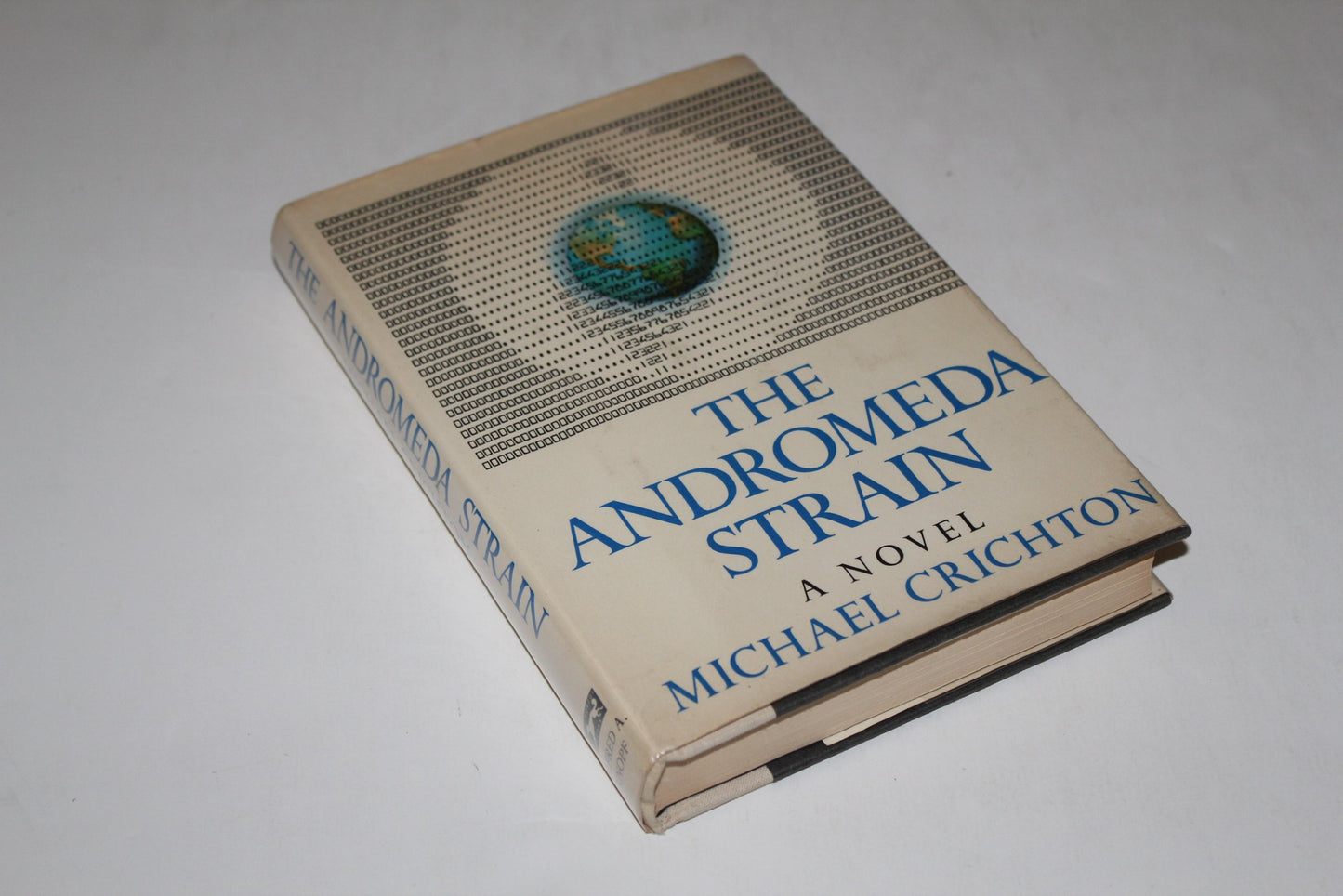The Andromeda Strain by Crichton, Michael