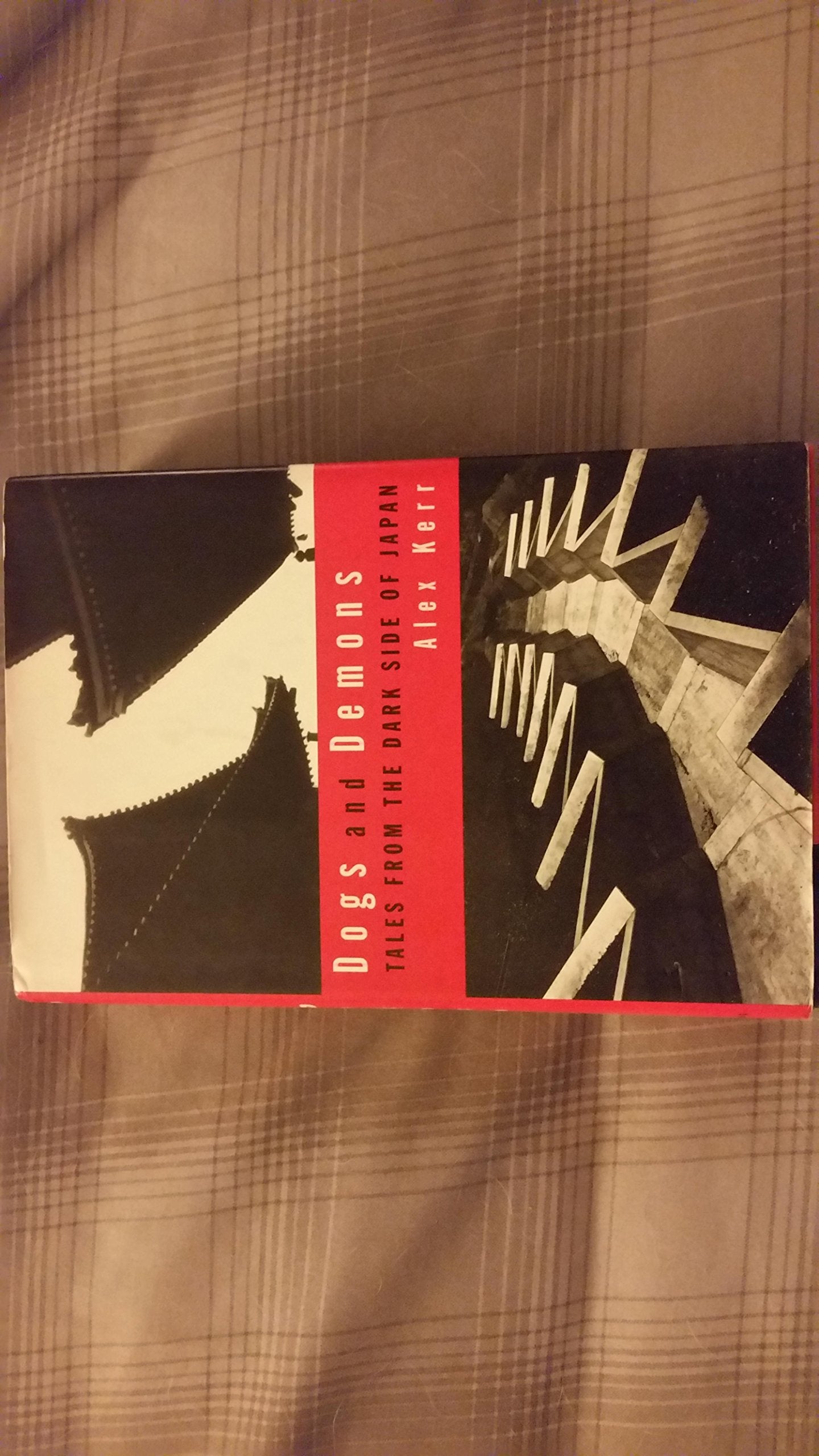 Dogs and Demons: Tales From the Dark Side of Modern Japan