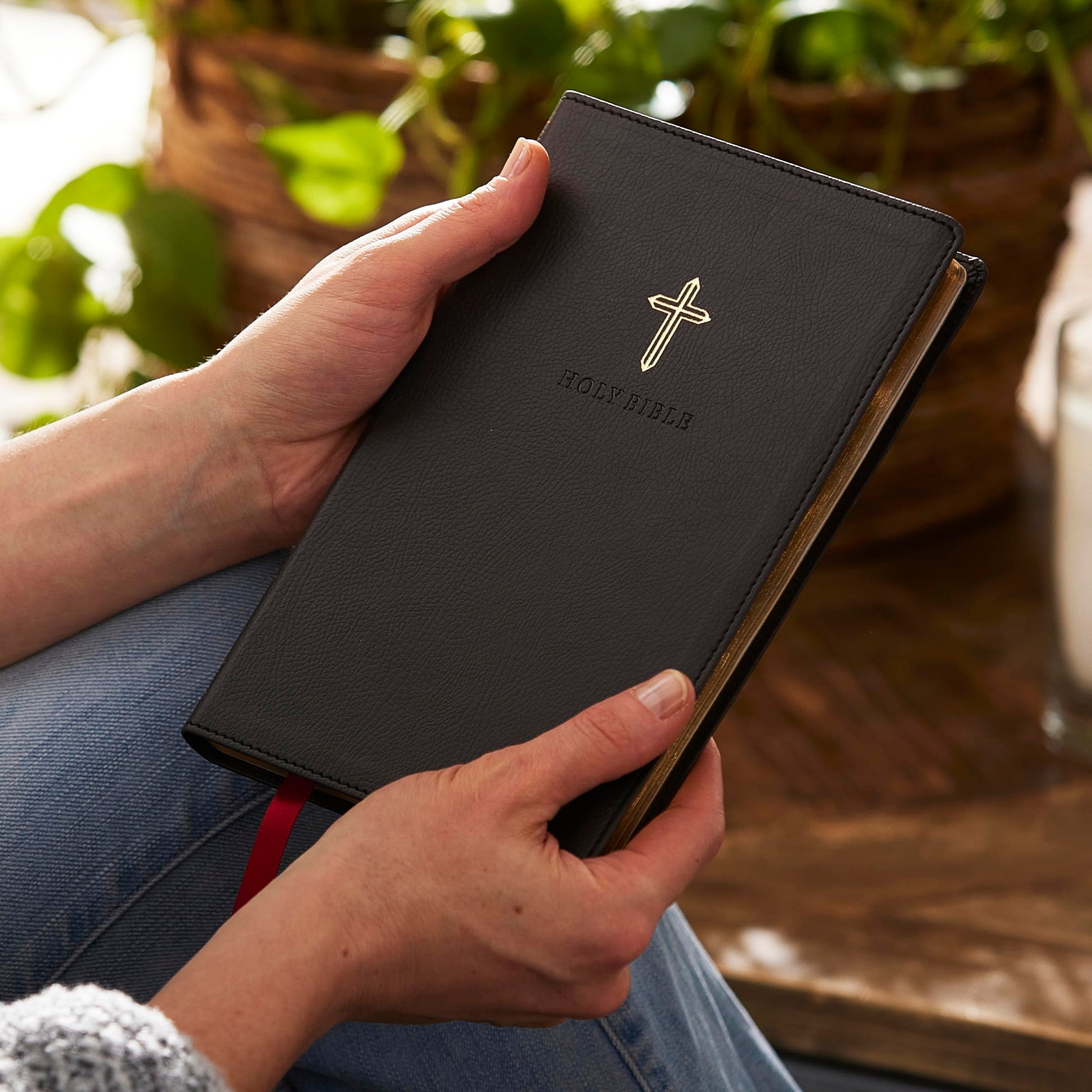 KJV Holy Bible: Ultra Thinline, Black Leathersoft, Red Letter, Comfort Print: King James Version