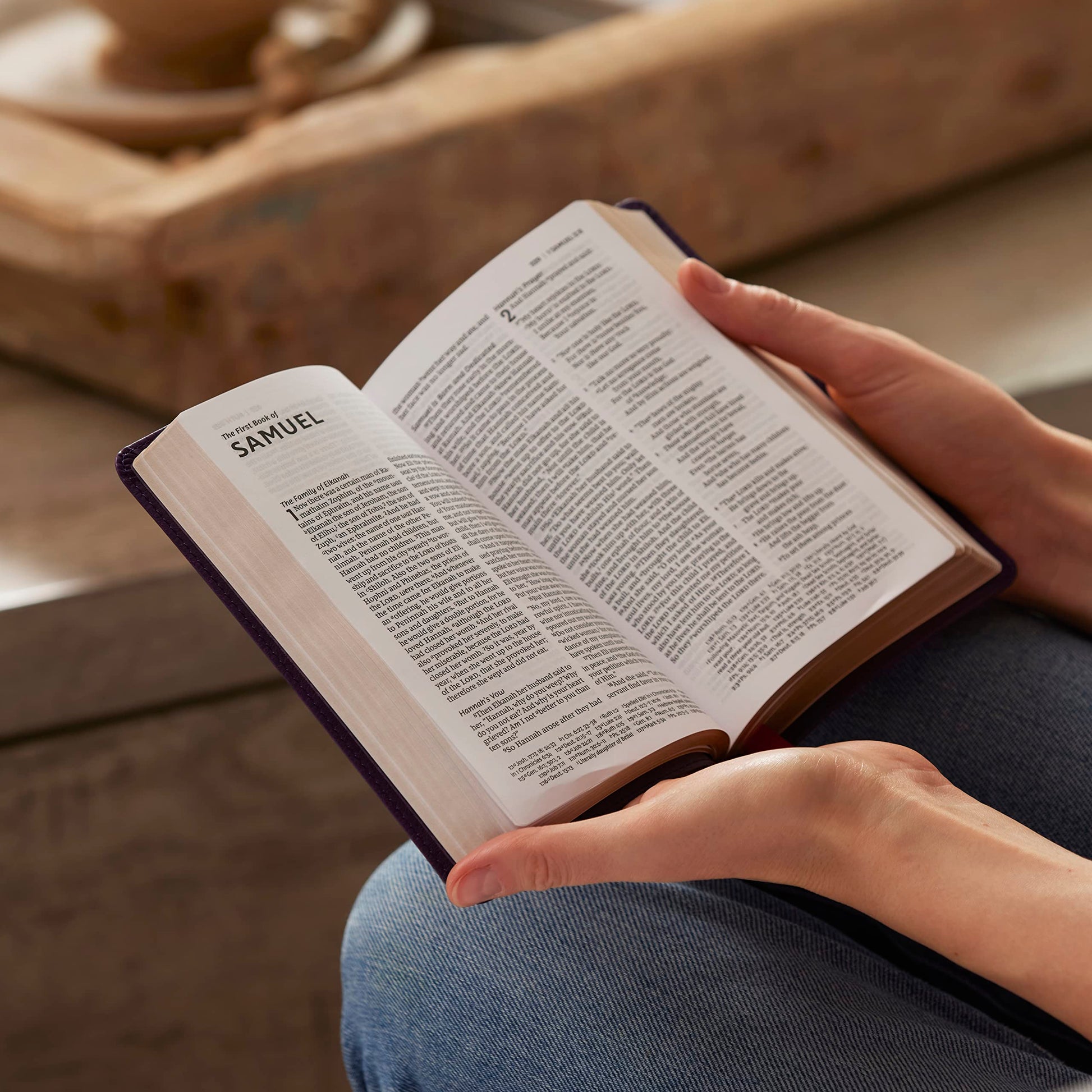 NKJV Compact Paragraph-Style Bible w/ 43,000 Cross References, Brown Leathersoft, Red Letter, Comfort Print: Holy Bible, New King James Version: Holy Bible, New King James Version