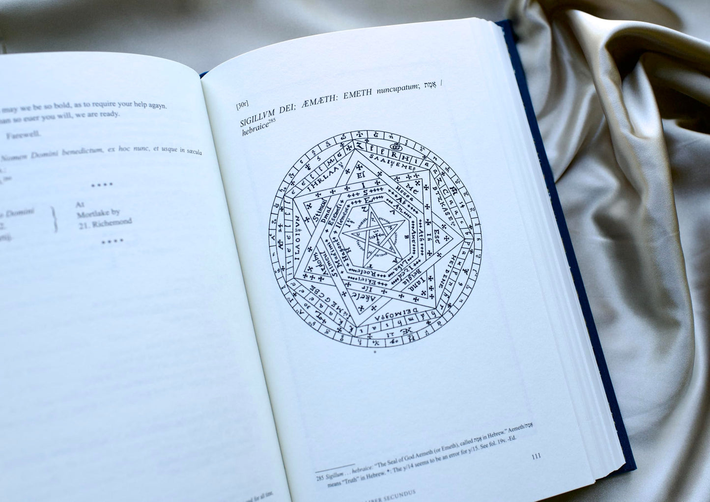 Mysteriorum Libri Quinque: Dr. John Dee's Five Books of Mysteries (Weiser Enochian Library)