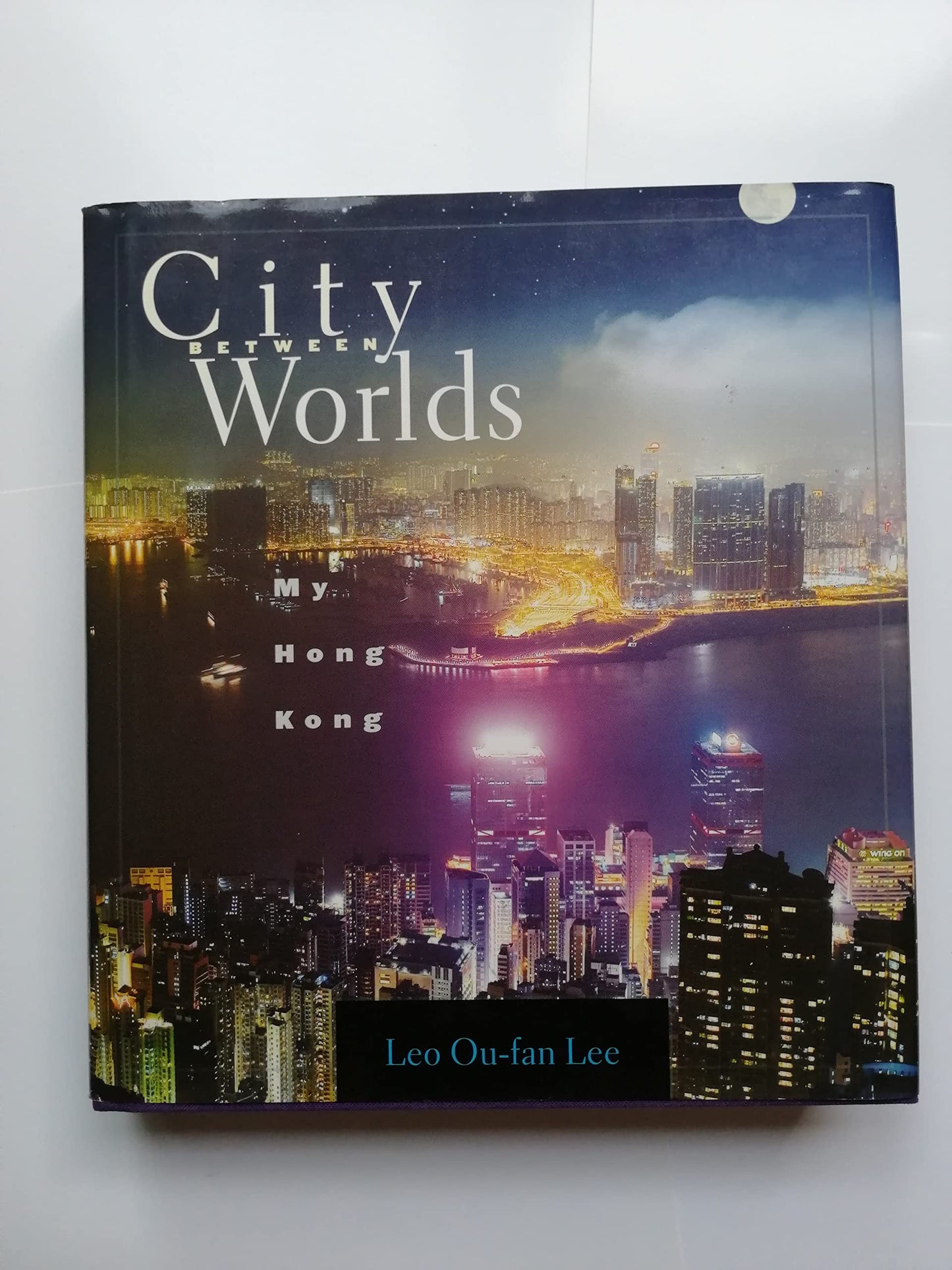 City Between Worlds: My Hong Kong