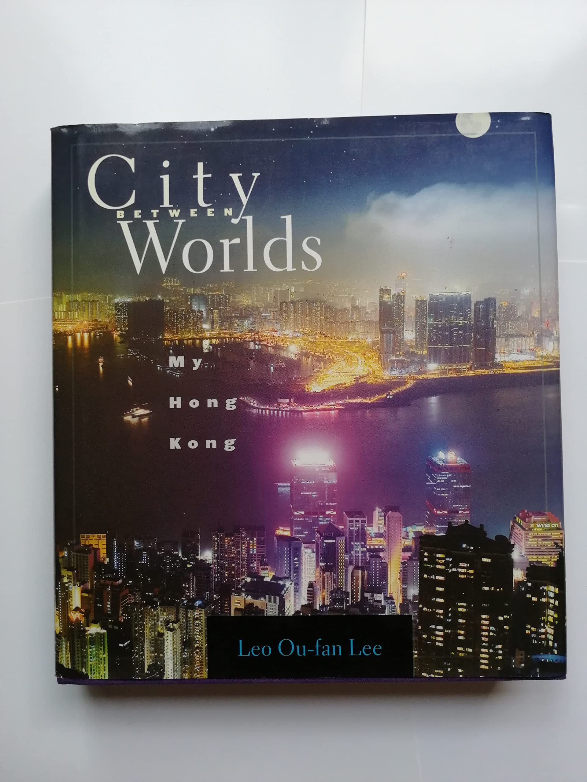 City Between Worlds: My Hong Kong