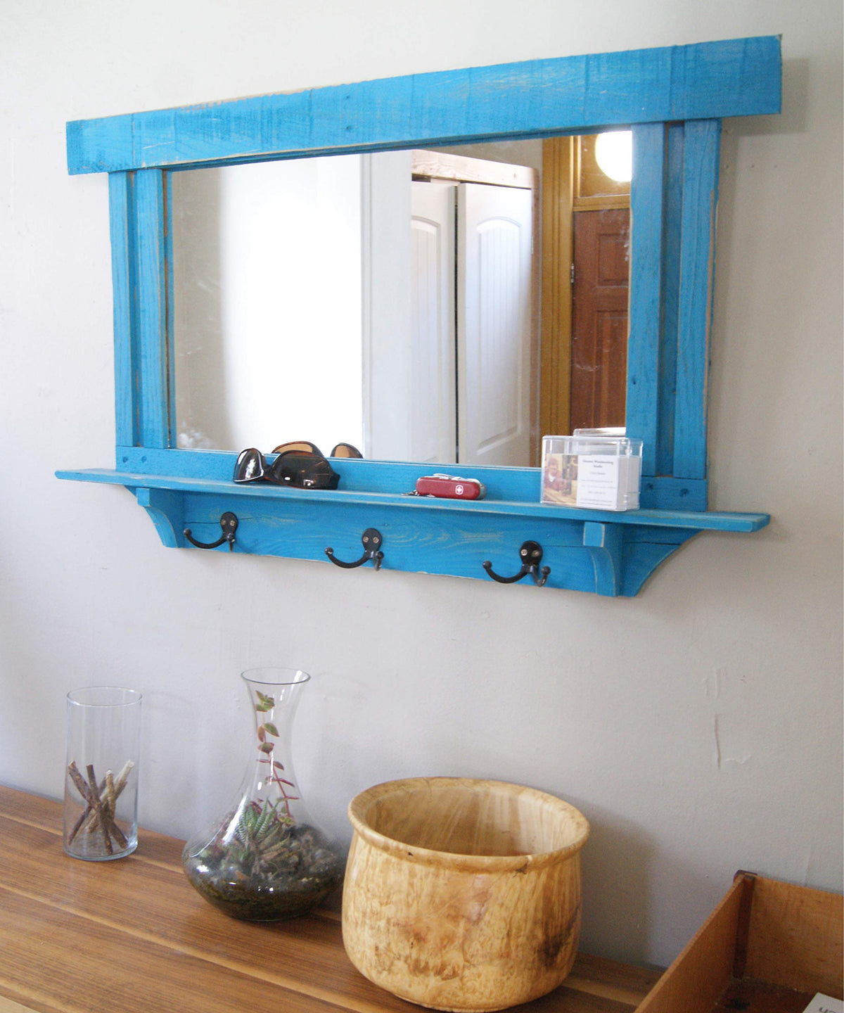 Wood Pallet Projects: Cool and Easy-to-Make Projects for the Home and Garden (Fox Chapel Publishing) Learn How to Upcycle Pallets to Make One-of-a-Kind Furniture & Accessories, from Boxes to a Ukulele