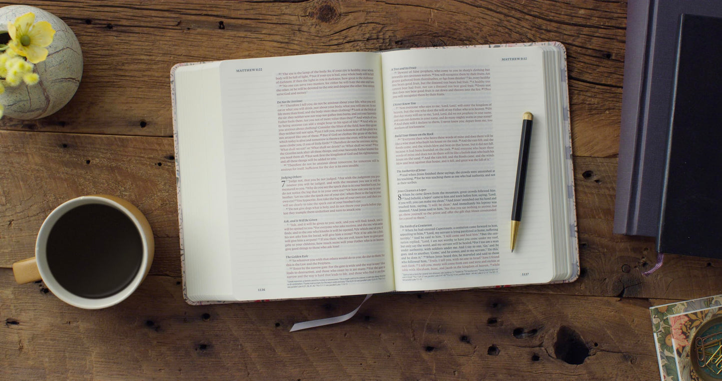 ESV Single Column Journaling Bible, Artist Series, Red Letter (Cloth over Board, Lulie Wallace, In Bloom)
