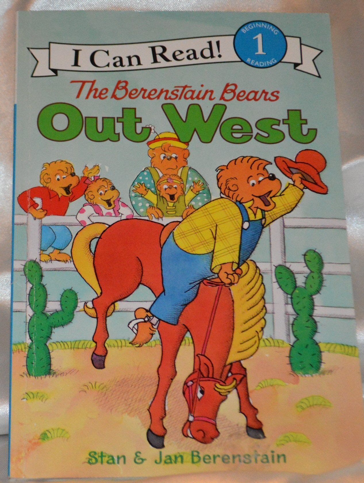The Berenstain Bears Out West (I Can Read Level 1)