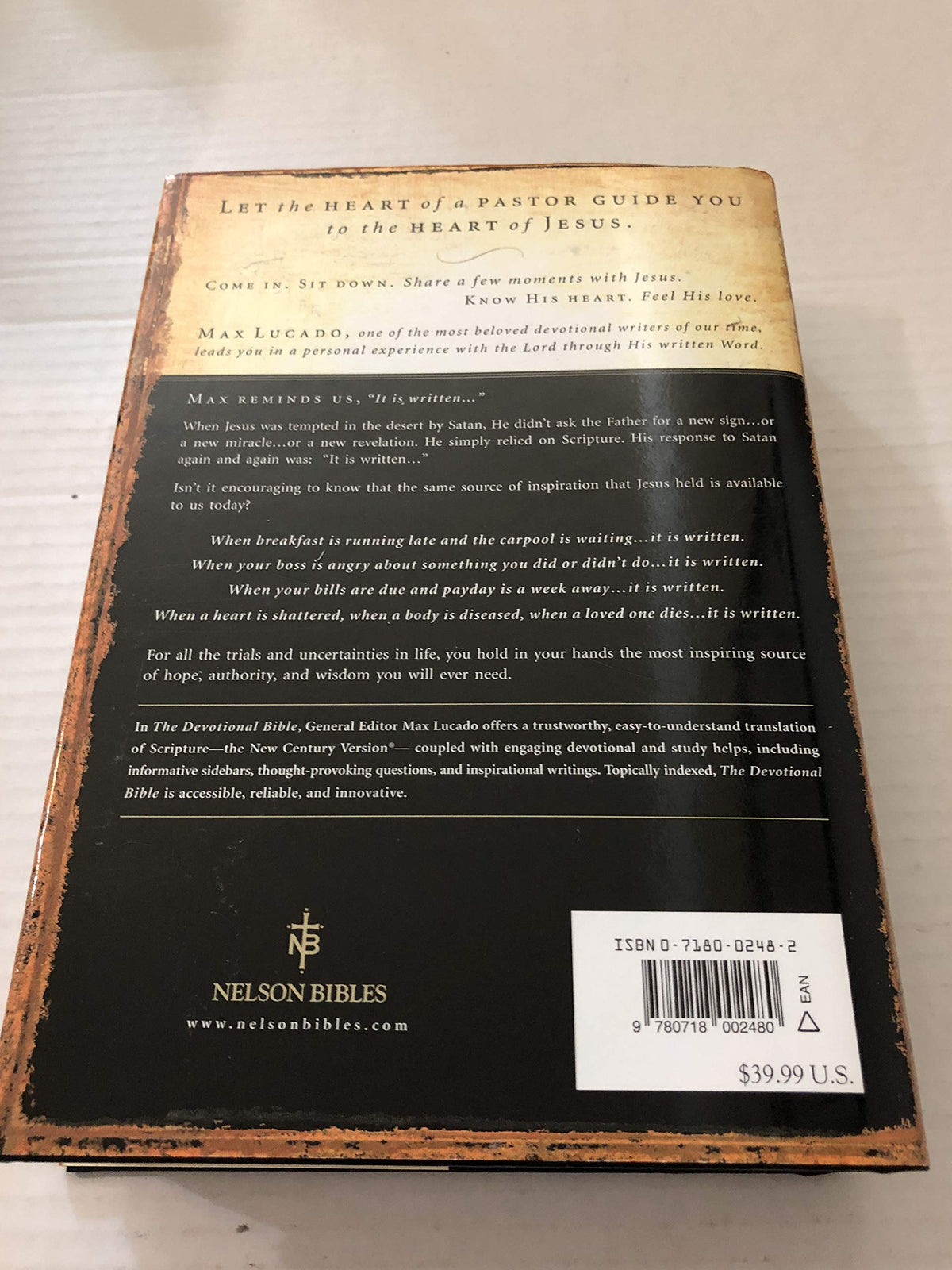 The Devotional Bible: Experiencing the Heart of Jesus (New Century Version)