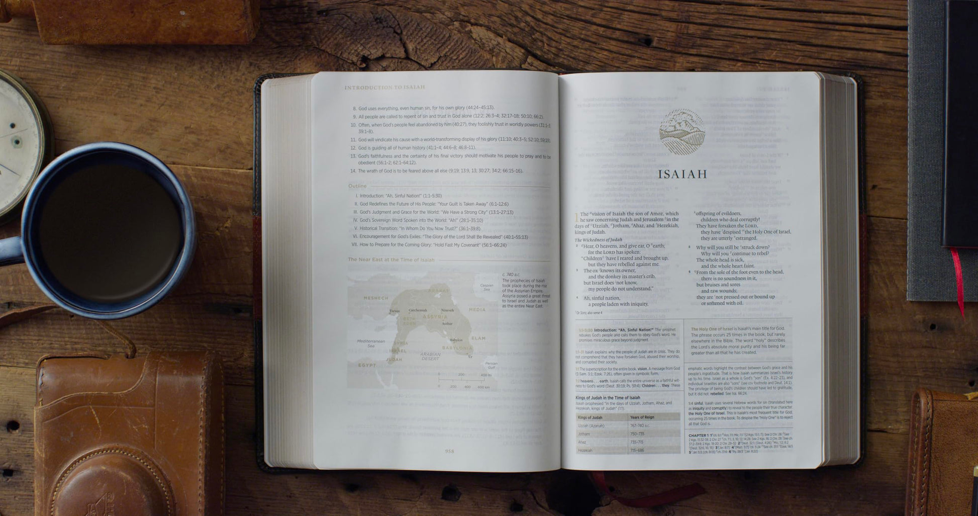 ESV Men's Study Bible (TruTone, Forest/Tan, Trail Design): Holy Bible, English Standard Version