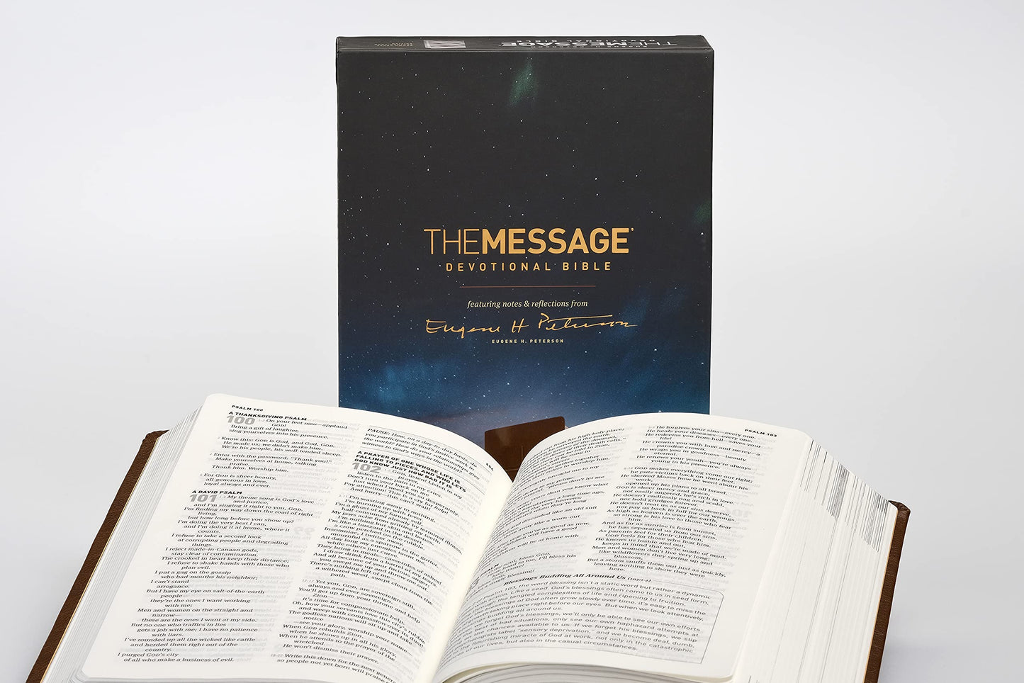 The Message Devotional Bible, Brown Cross (Leather-Look, Brown): Featuring Notes and Reflections from Eugene H. Peterson