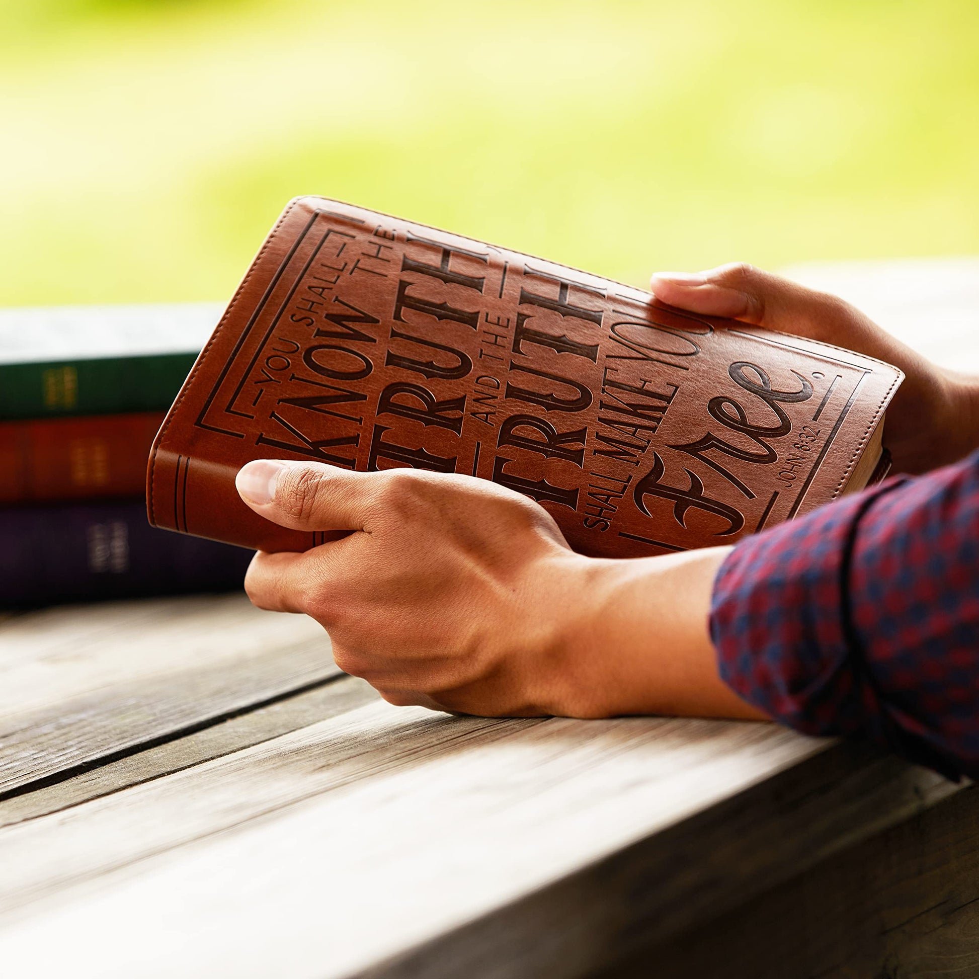 NKJV, Personal Size Large Print End-of-Verse Reference Bible, Verse Art Cover Collection, Leathersoft, Brown, Red Letter, Comfort Print: Holy Bible, New King James Version