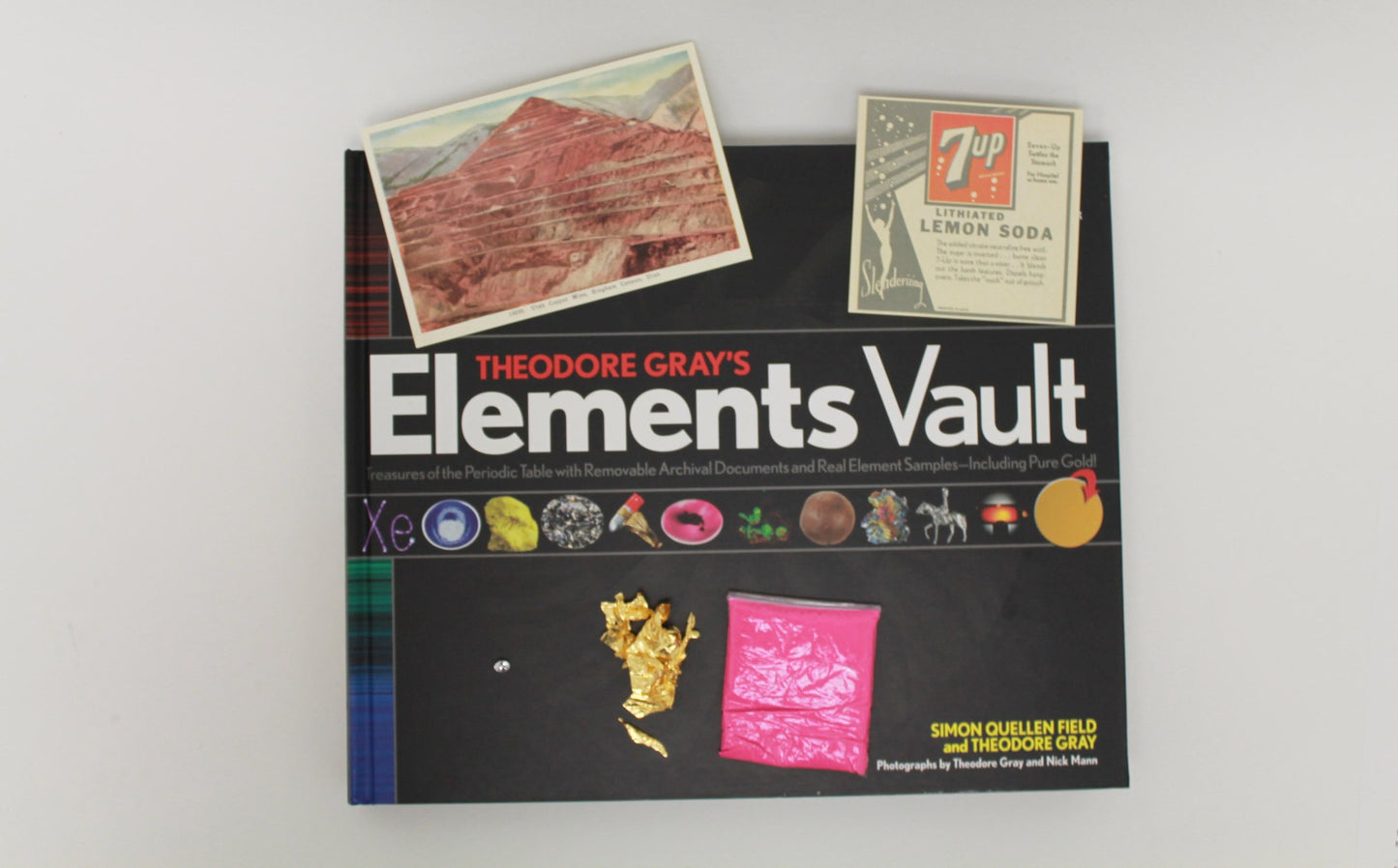 Theodore Gray's Elements Vault: Treasures of the Periodic Table with Removable Archival Documents and Real Element Samples - Including Pure Gold!