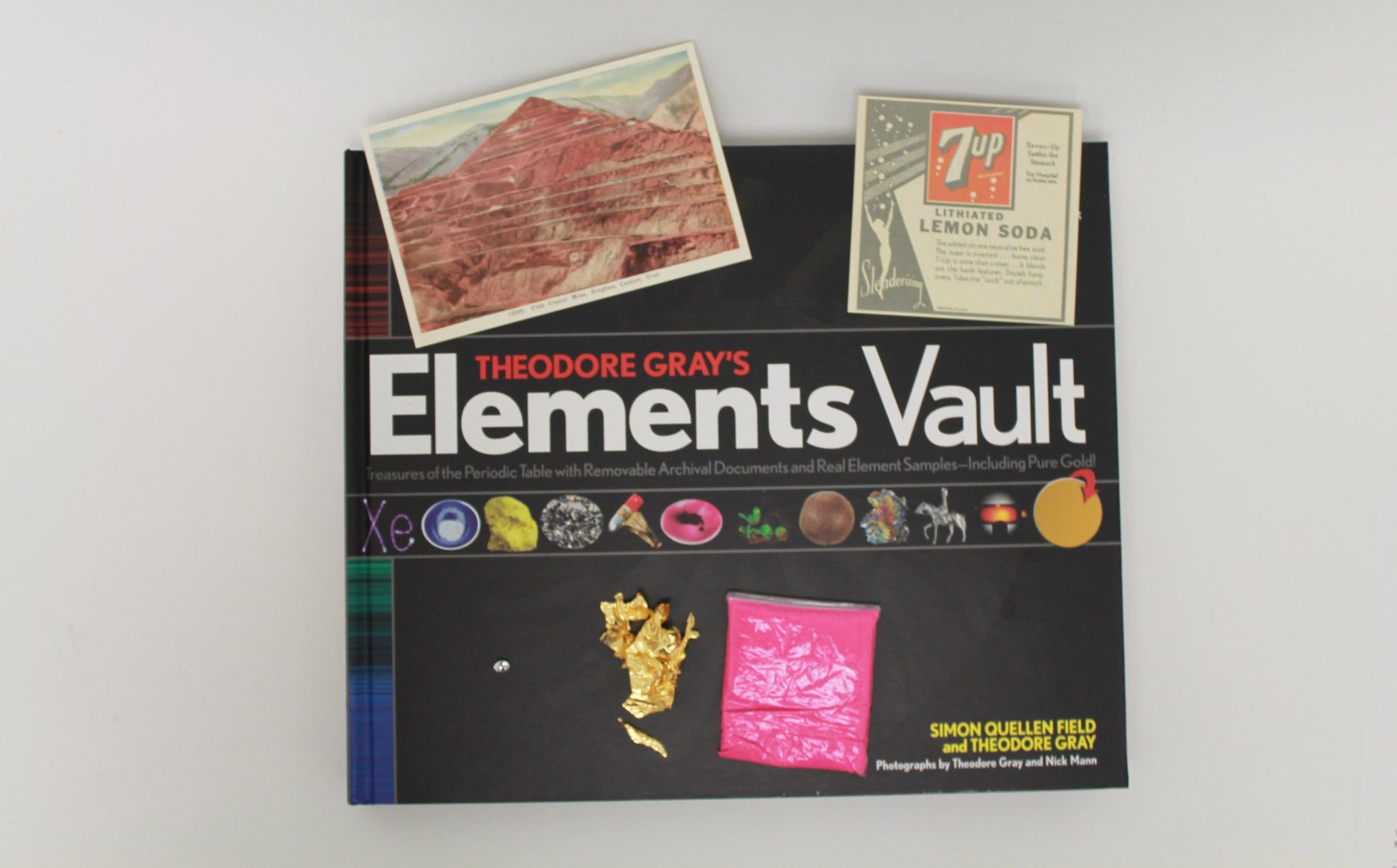 Theodore Gray's Elements Vault: Treasures of the Periodic Table with Removable Archival Documents and Real Element Samples - Including Pure Gold!