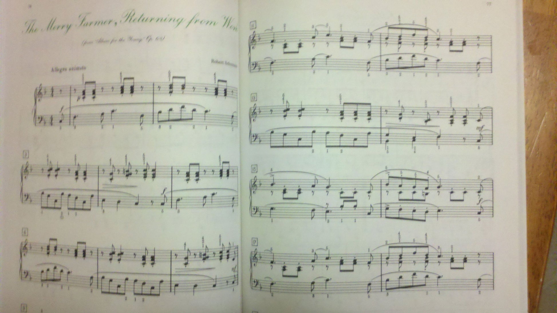 WP42 - Easy Piano Classics - Bastien (Bastien Older Beginner Piano Library)