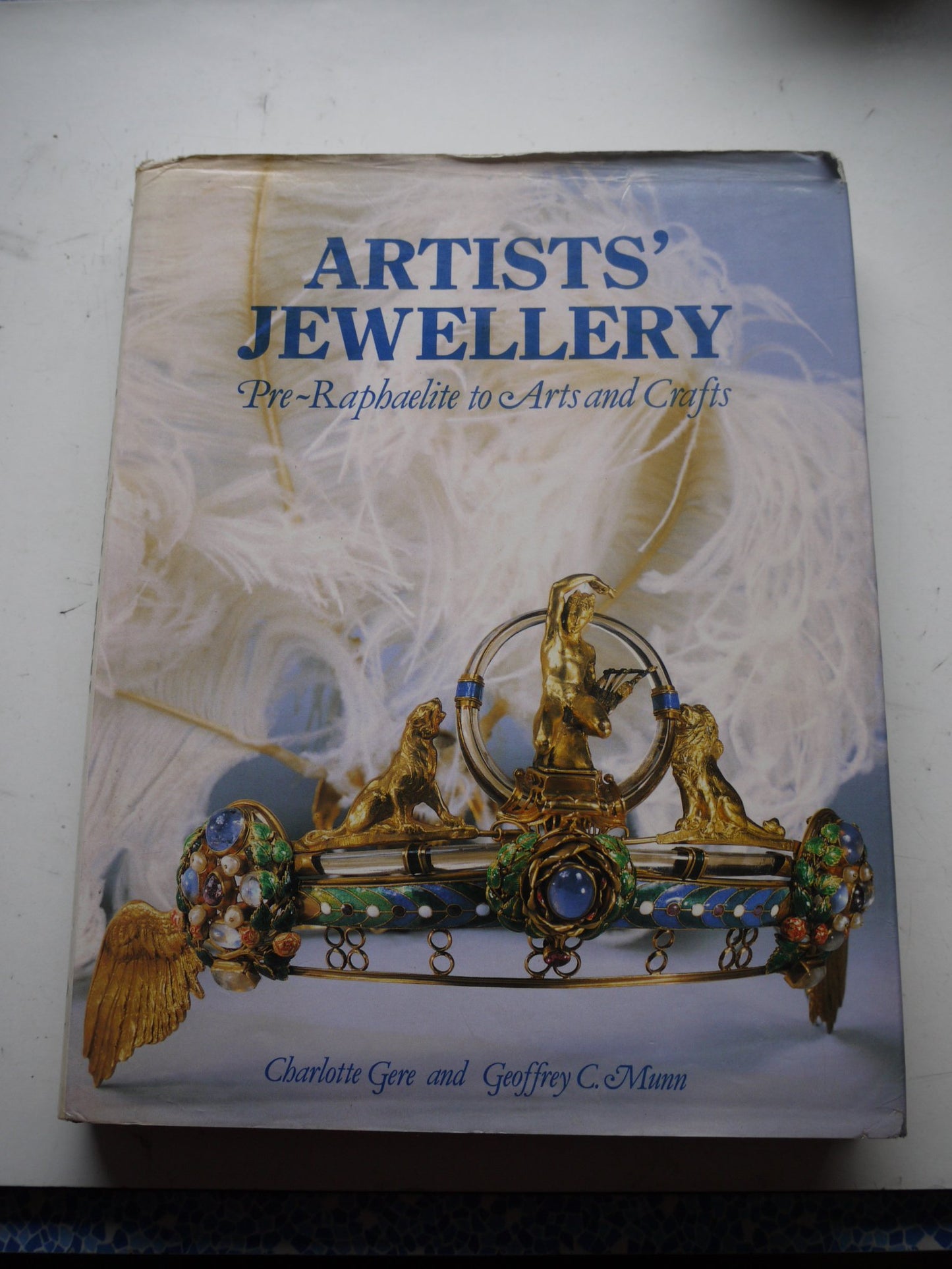 Artists' Jewellery: Pre-Raphaelite to Arts and Crafts