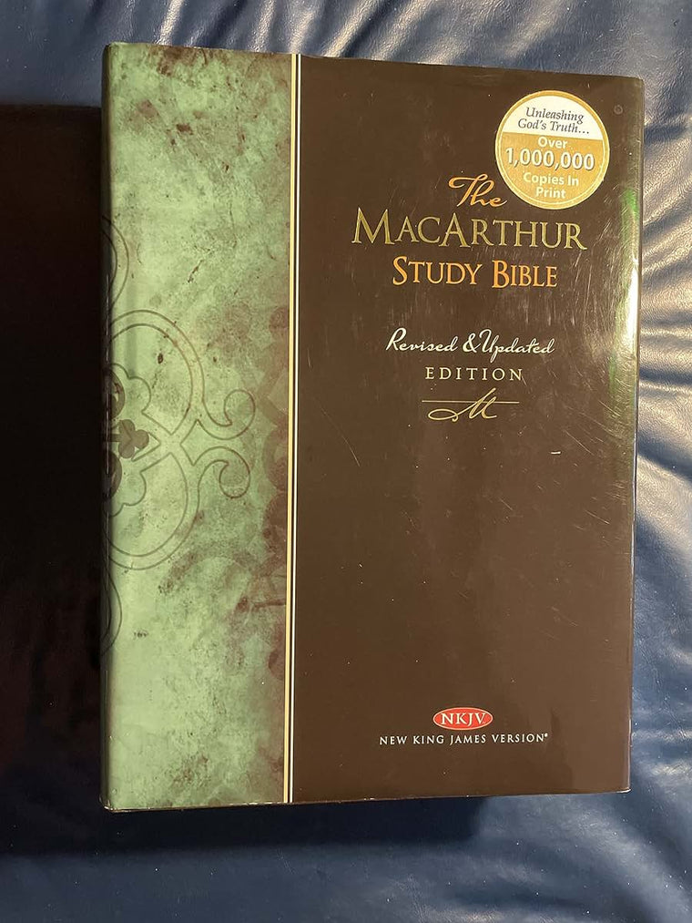 The Macarthur Study Bible: New King James Version by John Ma