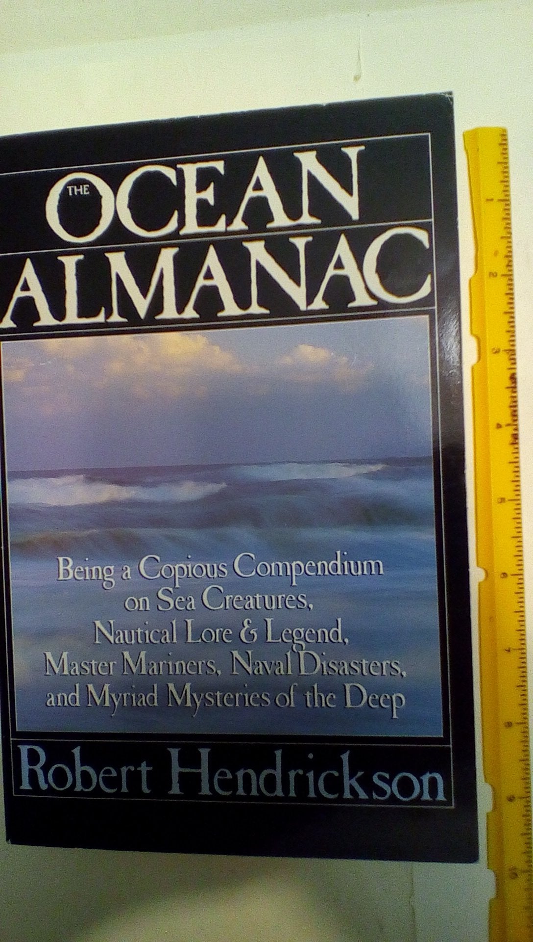 The Ocean Almanac by Hendrickson, Robert