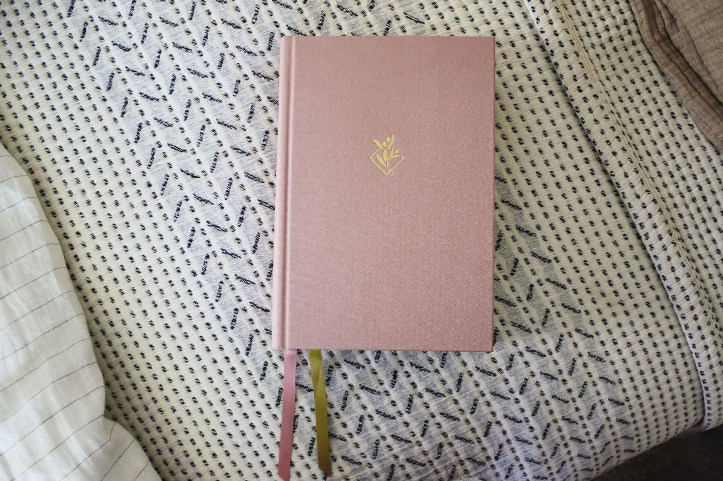 NIV Study Bible, Fully Revised Edition (Study Deeply. Believe Wholeheartedly.), Cloth over Board, Pink, Red Letter, Comfort Print