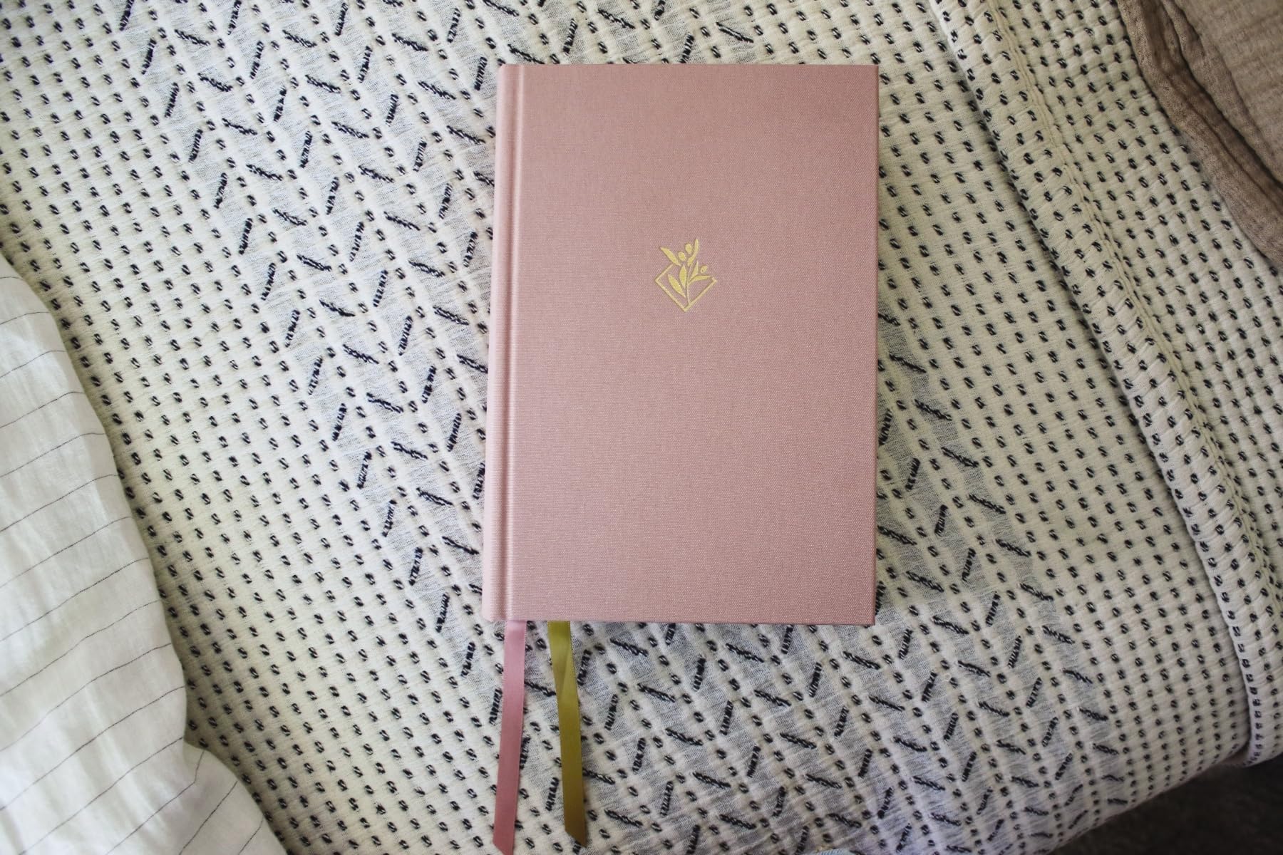 NIV Study Bible, Fully Revised Edition (Study Deeply. Believe Wholeheartedly.), Cloth over Board, Pink, Red Letter, Comfort Print