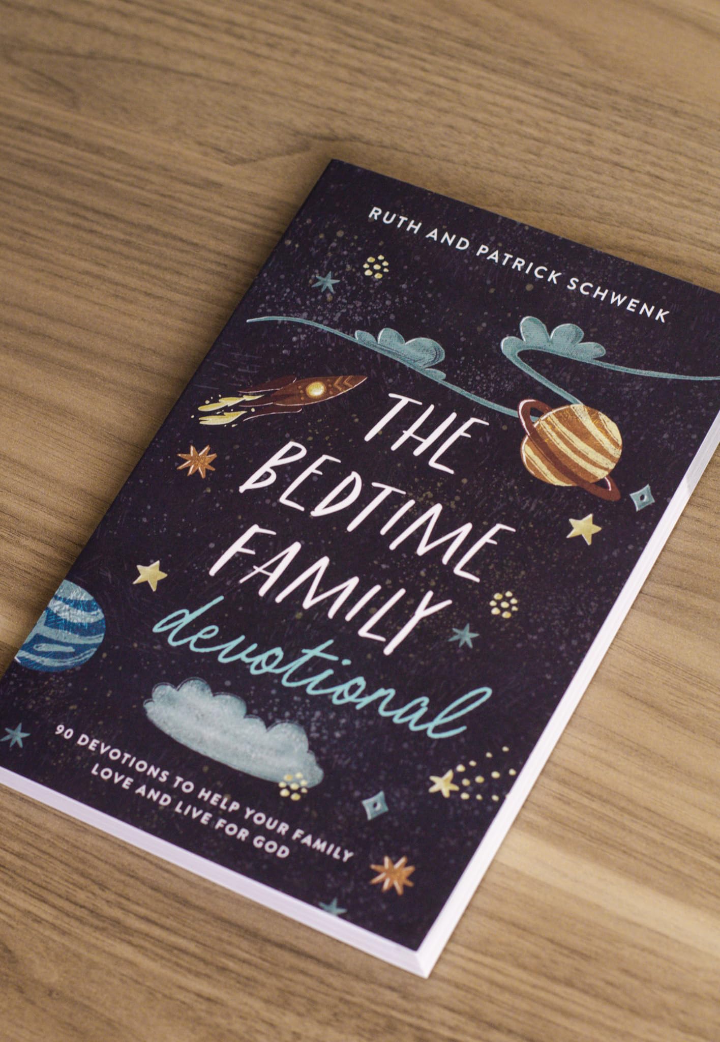 The Bedtime Family Devotional: 90 Devotions to Help Your Family Love and Live for God