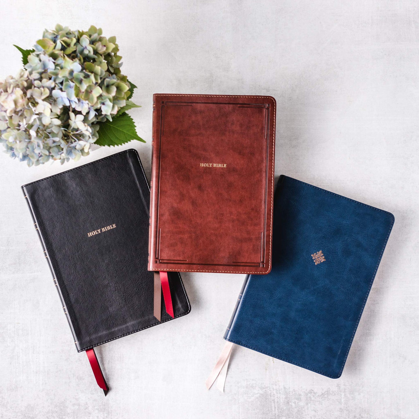 NKJV, Thinline Bible, Large Print, Leathersoft, Blue, Red Letter, Comfort Print: Holy Bible, New King James Version