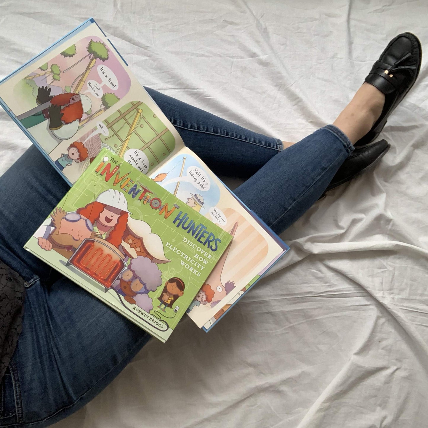 The Invention Hunters Discover How Electricity Works (The Invention Hunters, 2)