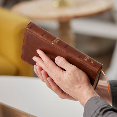 NKJV, The Everyday Bible, Brown Leathersoft, Red Letter, Comfort Print: 365 Daily Readings Through the Whole Bible
