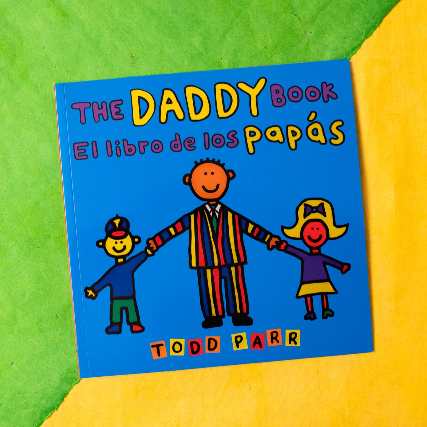 The Daddy Book / El libro de los papás (Spanish and English Edition)