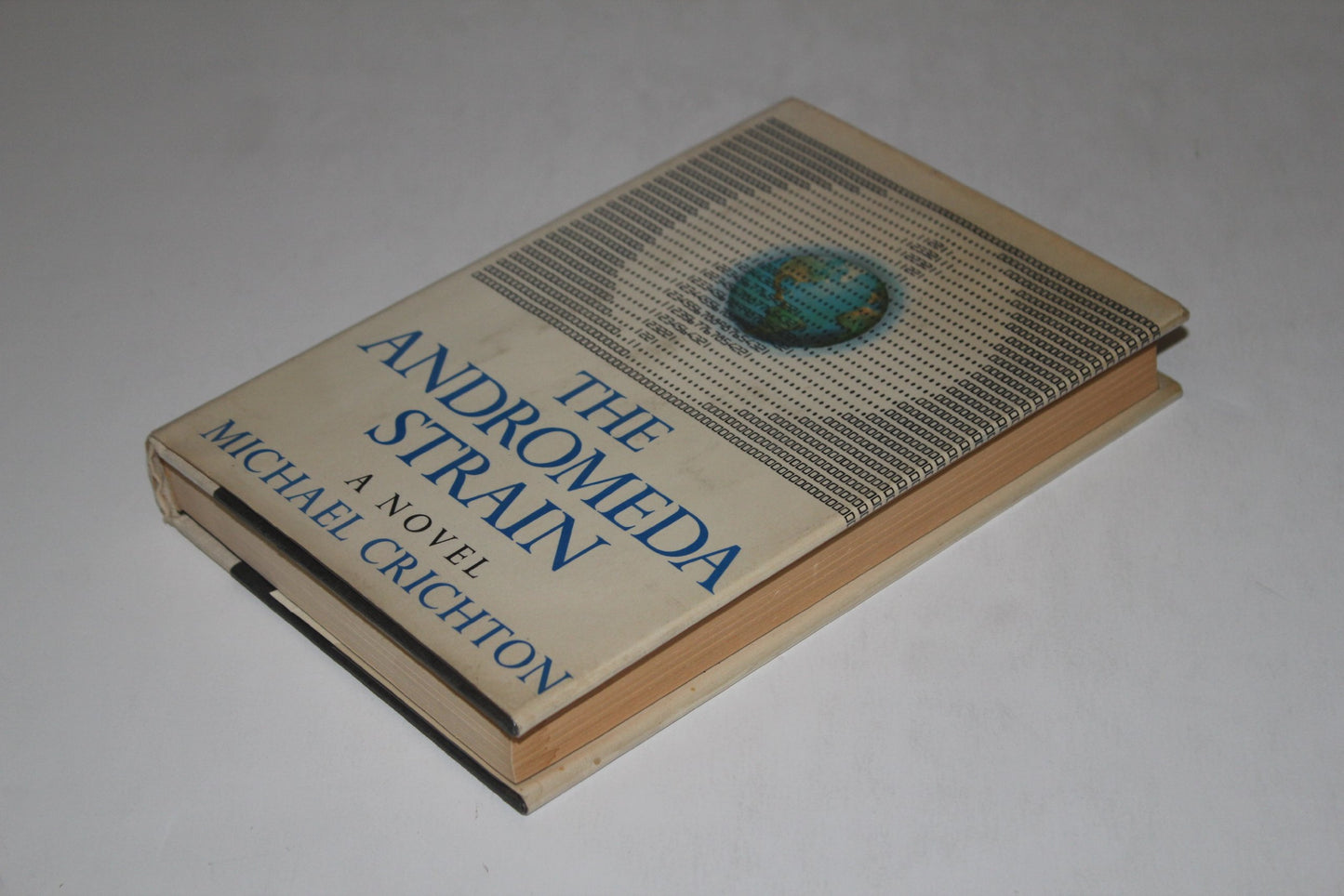 The Andromeda Strain by Crichton, Michael