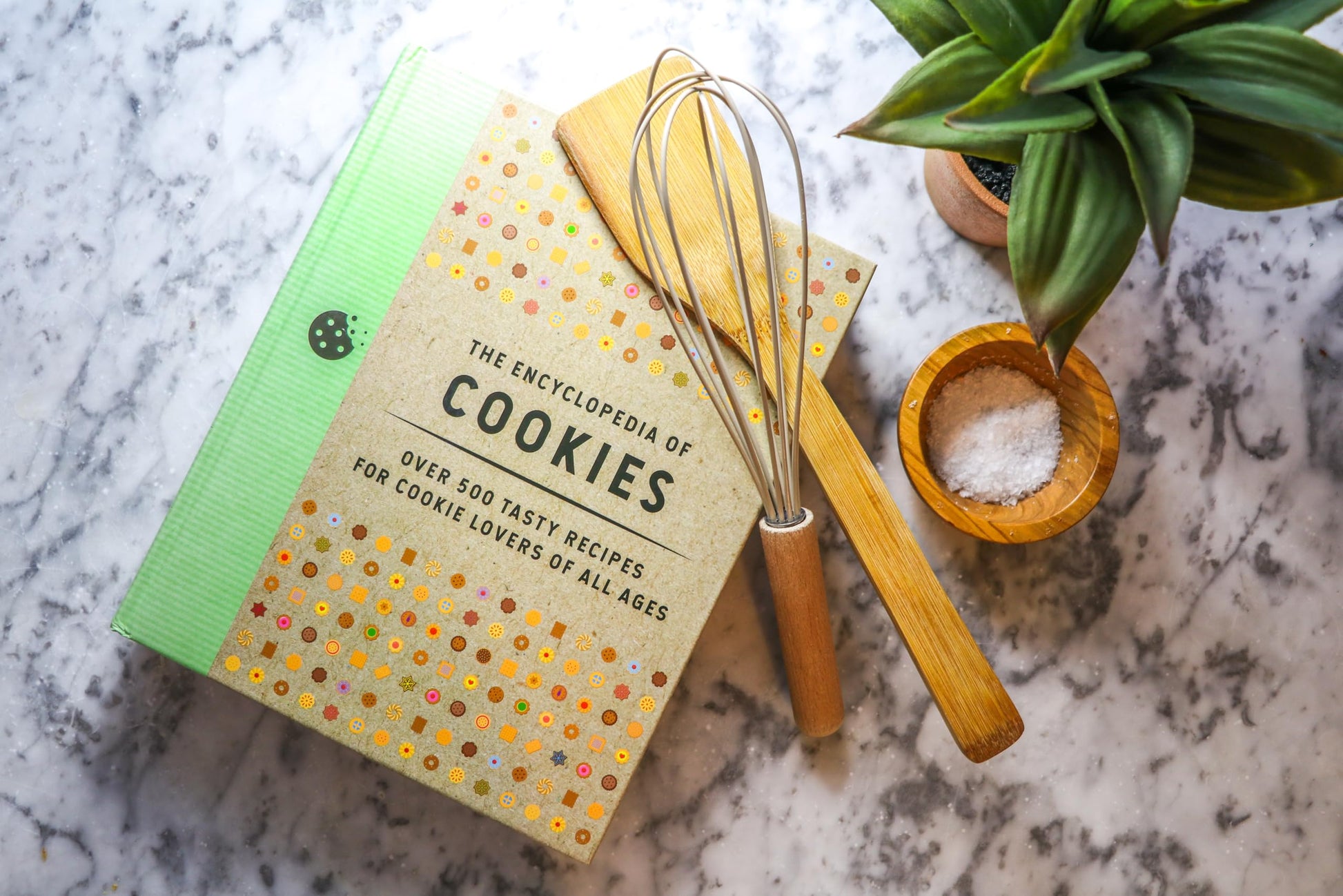 The Encyclopedia of Cookies: Over 500 Tasty Recipes for Cookie Lovers of All Ages (Encyclopedia Cookbooks)