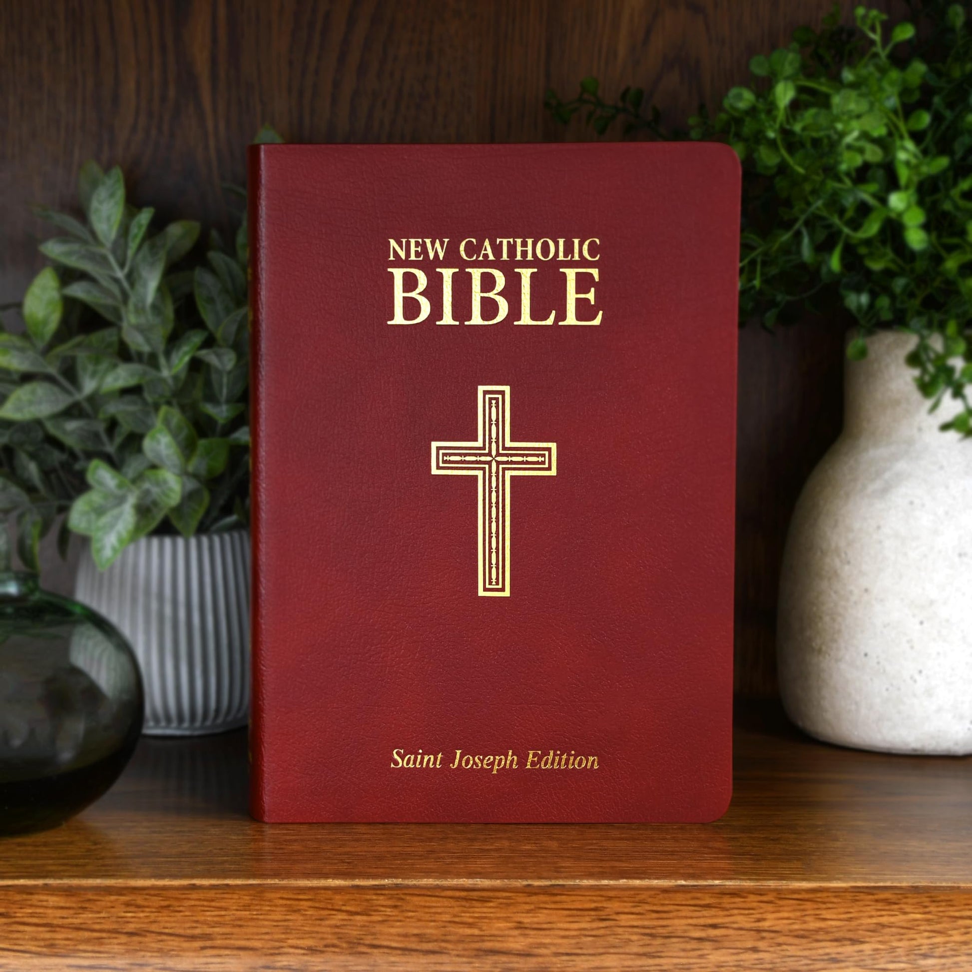 New Catholic Bible-Medium Print (Burgundy)