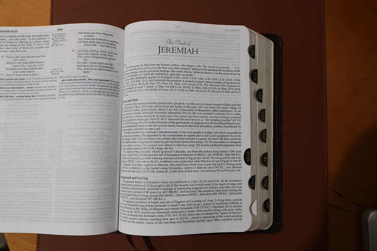 The MacArthur Study Bible NKJV by Miakarts Books