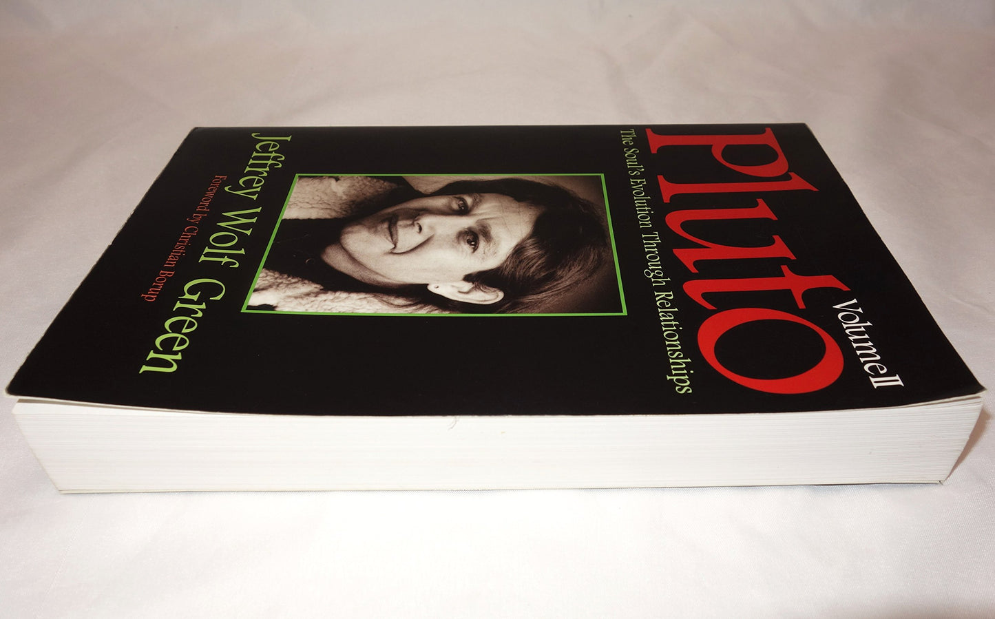 Pluto: The Evolutionary Journey of the Soul, Volume 1 (Llewellyn Modern Astrology Library)