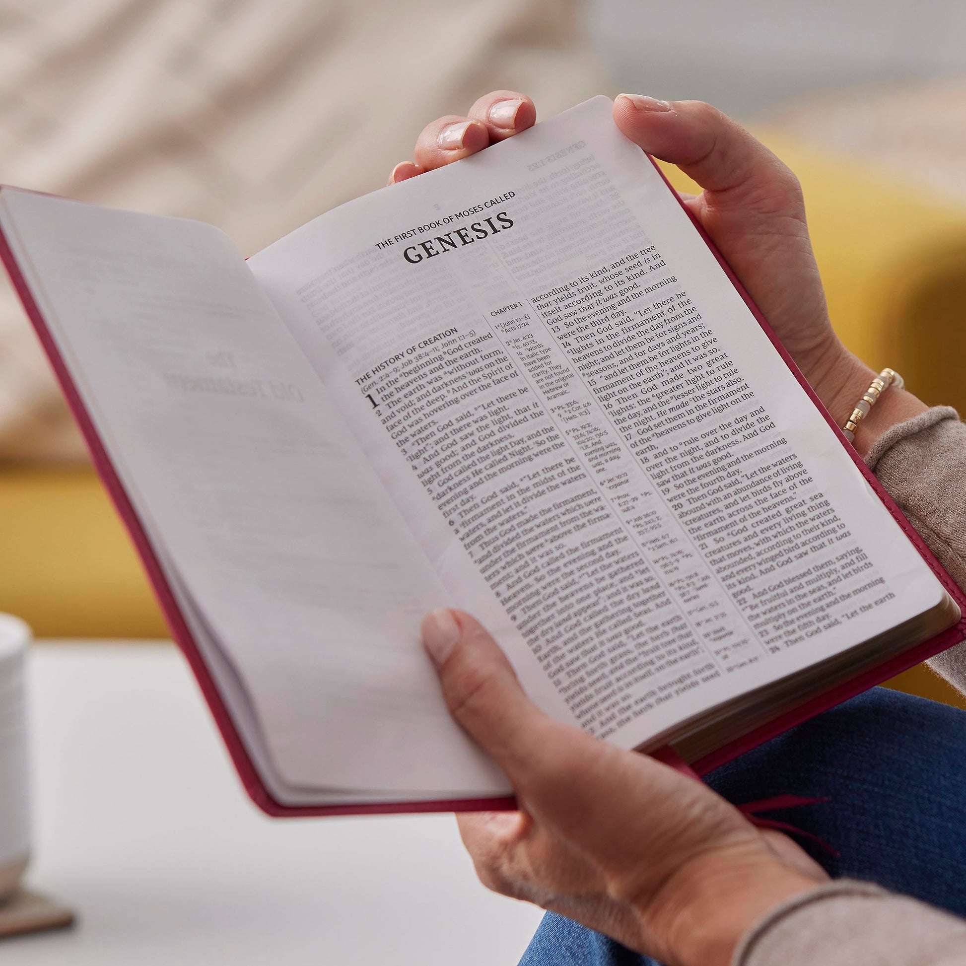 NKJV, Compact Center-Column Reference Bible, Brown Leathersoft, Red Letter, Comfort Print
