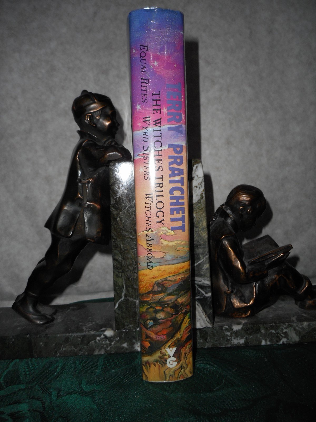 The Witches Trilogy (A Discworld Omnibus: "Equal Rites", "Wyrd Sisters", "Witches Abroad")
