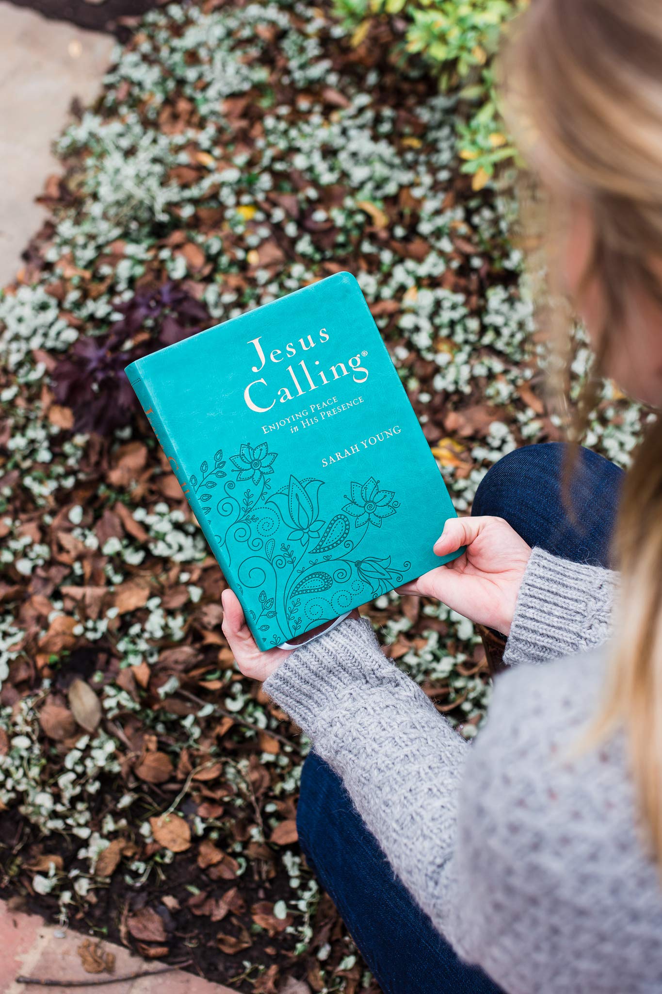 Jesus Calling, Large Text Teal Leathersoft, with Full Scriptures: Enjoying Peace in His Presence (a 365-Day Devotional)