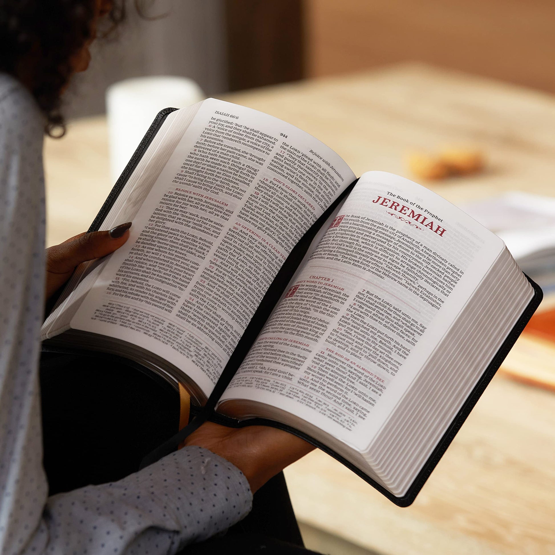 KJV, Personal Size Reference Bible, Sovereign Collection, Leathersoft, Purple, Red Letter, Comfort Print: Holy Bible, King James Version