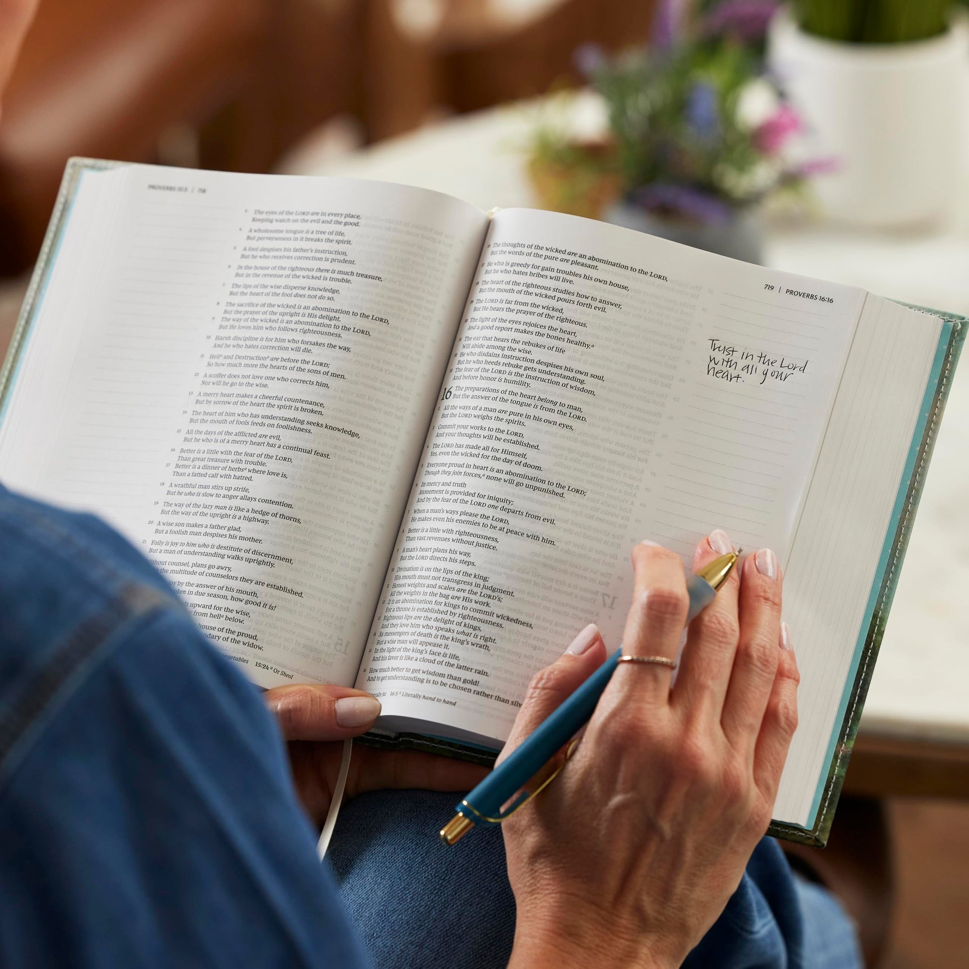 NKJV, Journal the Word Bible: Reflect, Journal or Create Art Next to Your Favorite Verses (Cloth over board, Red Letter, Comfort Print)