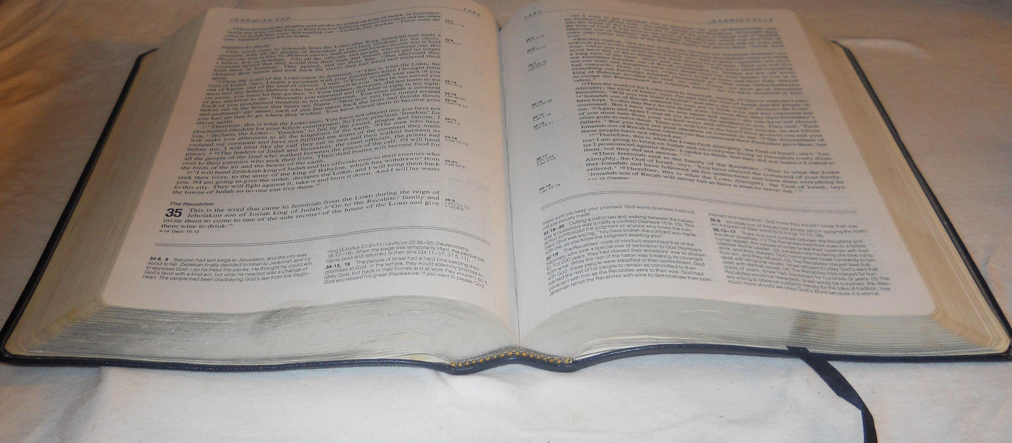 Life Application Bible by Anonymous