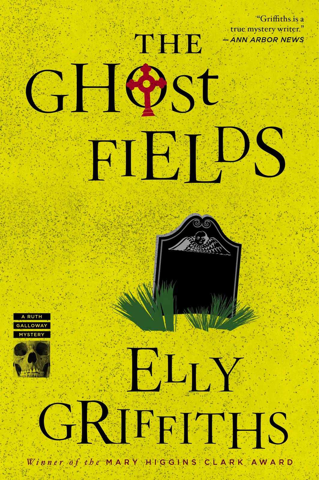 The Ghost Fields (Ruth Galloway Mysteries) (Ruth Galloway Mysteries, 7)