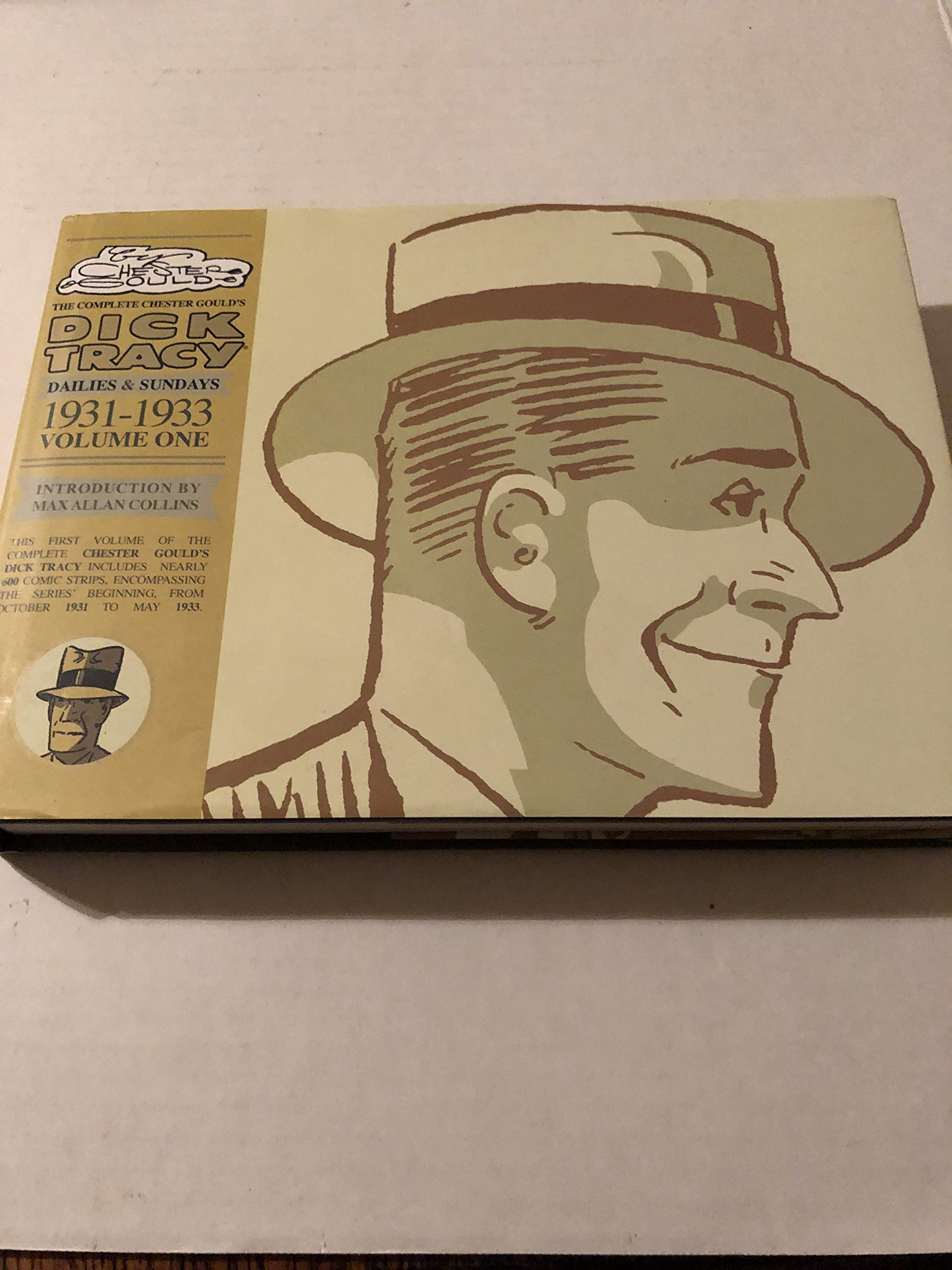 Complete Chester Gould's Dick Tracy Volume 1