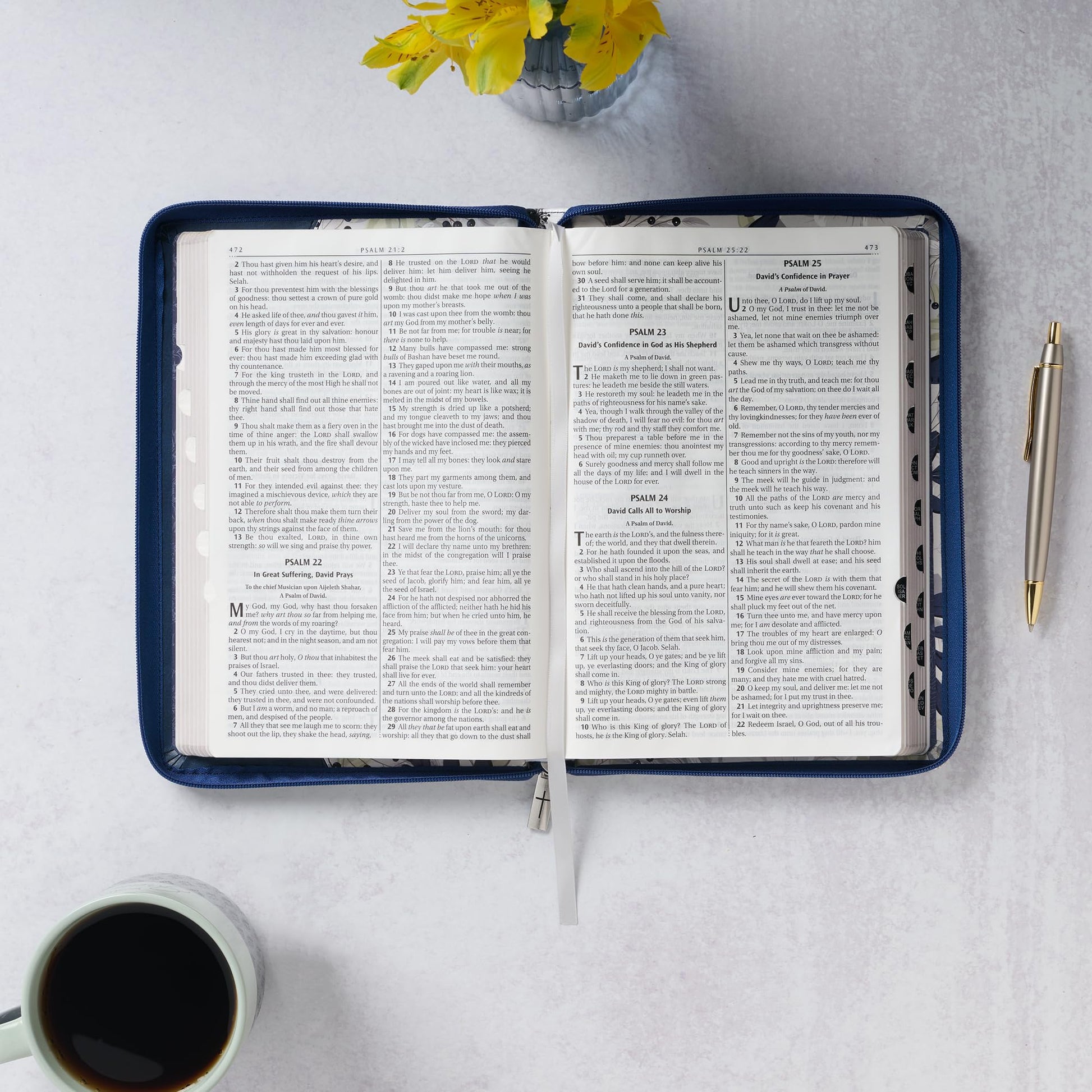 KJV Holy Bible, Thinline Large Print Faux Leather Red Letter Edition Thumb Index Ribbon Marker, King James Version, Blue Printed Floral, Zipper Closure (KJV Thinline LP Editions)