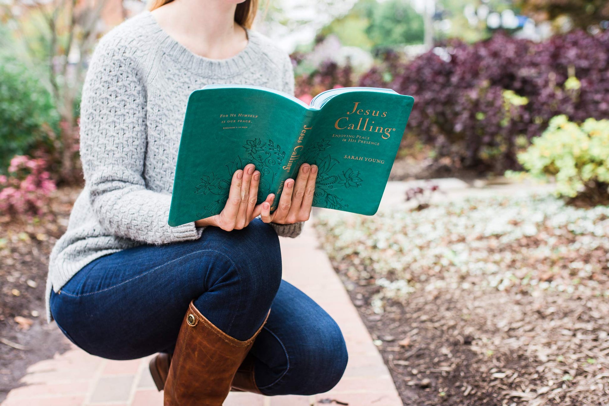 Jesus Calling, Large Text Teal Leathersoft, with Full Scriptures: Enjoying Peace in His Presence (a 365-Day Devotional)