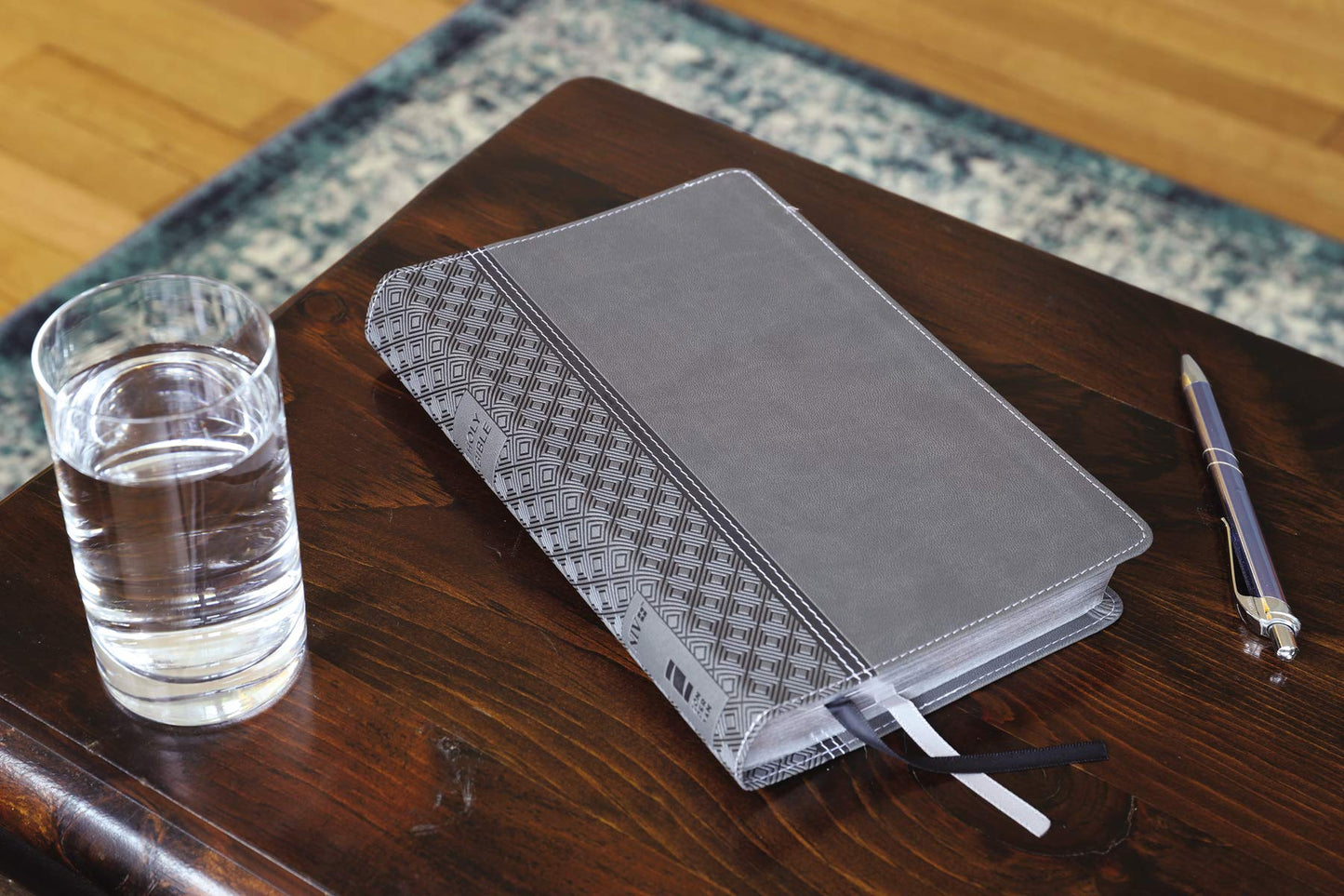 NIV, Thinline Reference Bible, Leathersoft, Gray, Red Letter