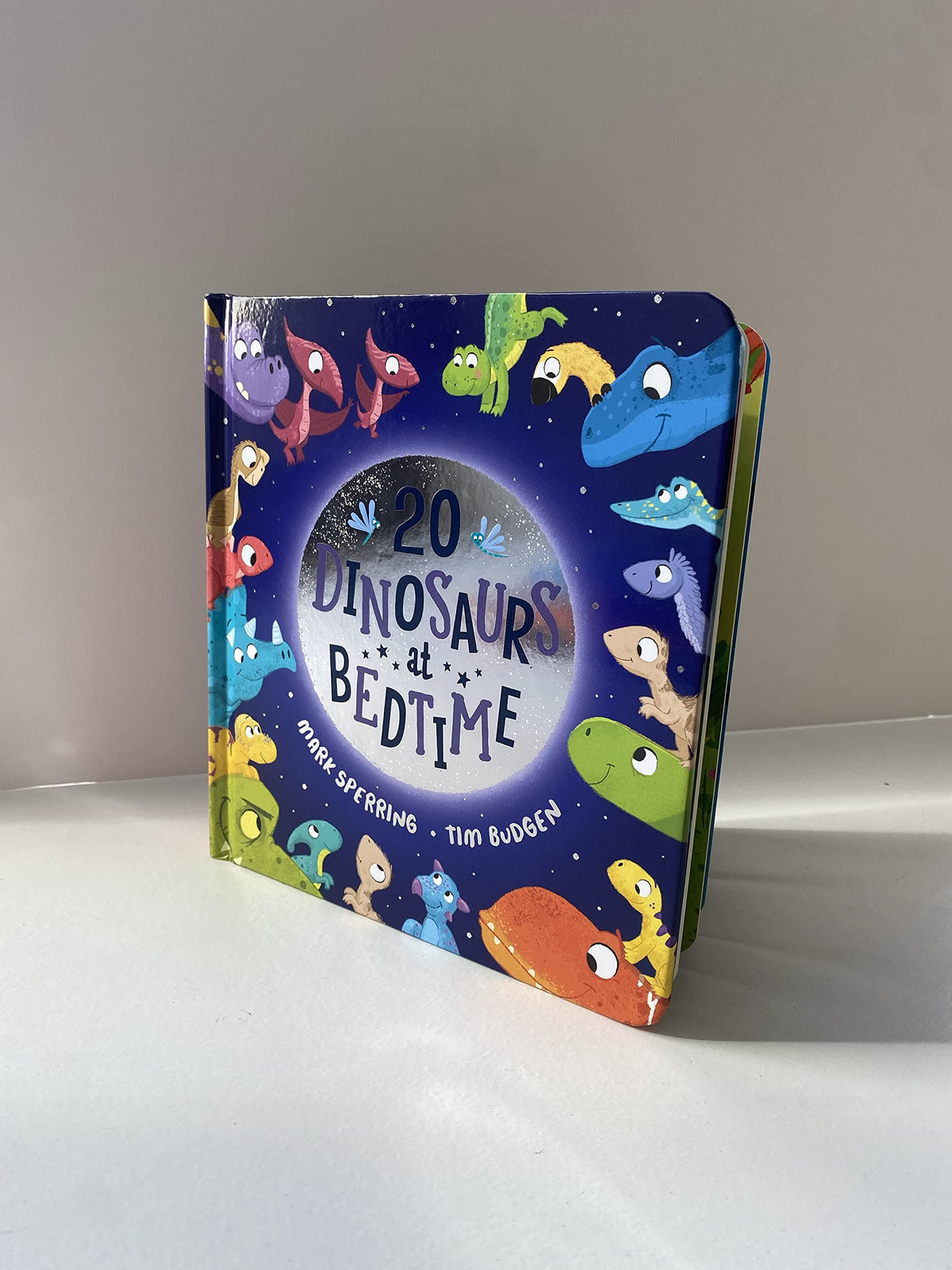 Twenty Dinosaurs at Bedtime: A super fun count-to-twenty picture book with dinosaurs!
