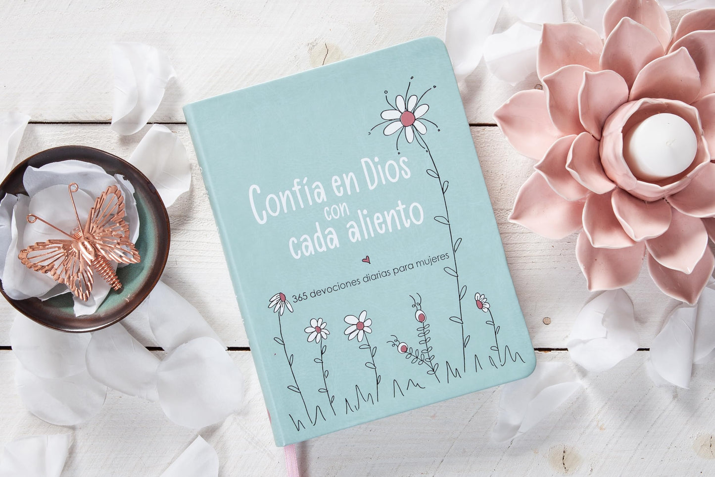Confía en Dios con cada aliento: 365 devociones diarias para mujeres - Encuentra esperanza en los altibajos de la vida (Spanish Edition)