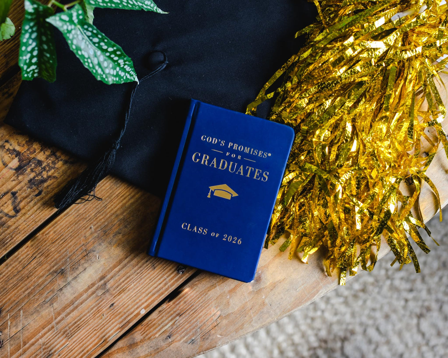 God's Promises for Graduates: Class of 2026 - Navy NKJV: New King James Version (The Perfect Christian Graduation Gift to Celebrate Your Grad)