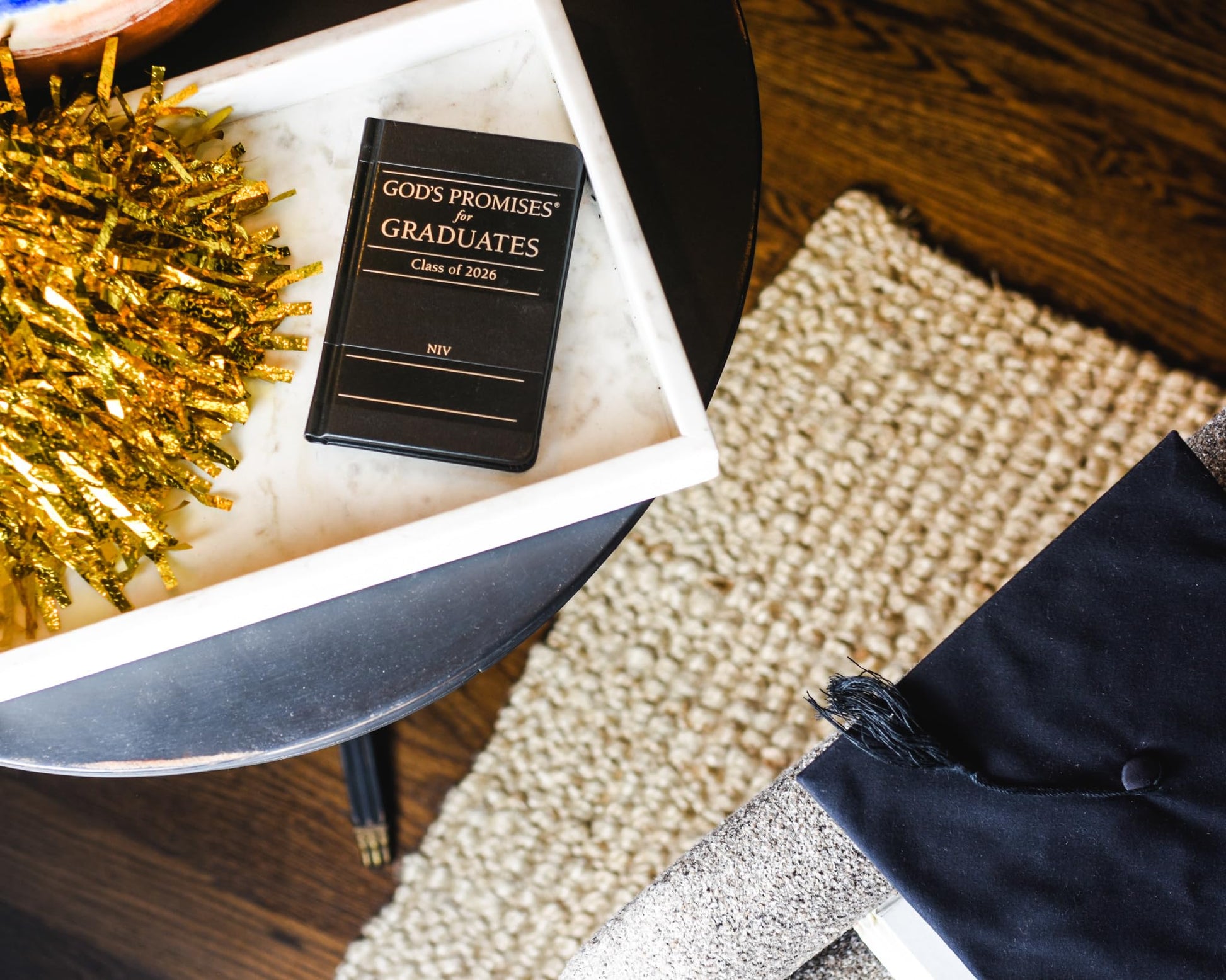 God's Promises for Graduates: Class of 2026 - Black NIV: New International Version (The Perfect Christian Graduation Gift to Celebrate Your Grad)