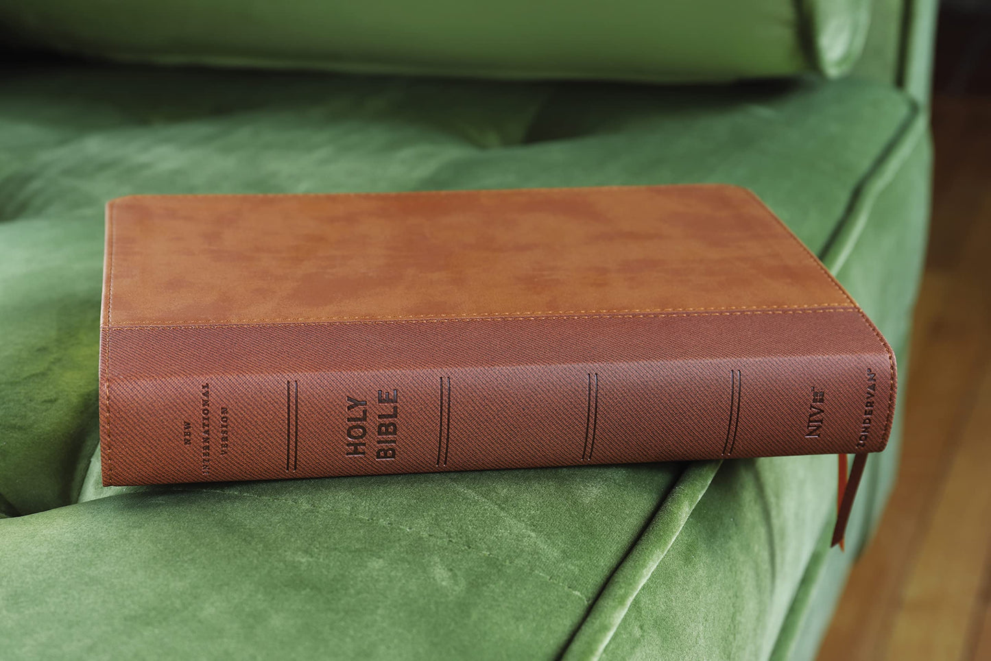 NIV, Personal Size Bible, Large Print, Leathersoft, Brown, R