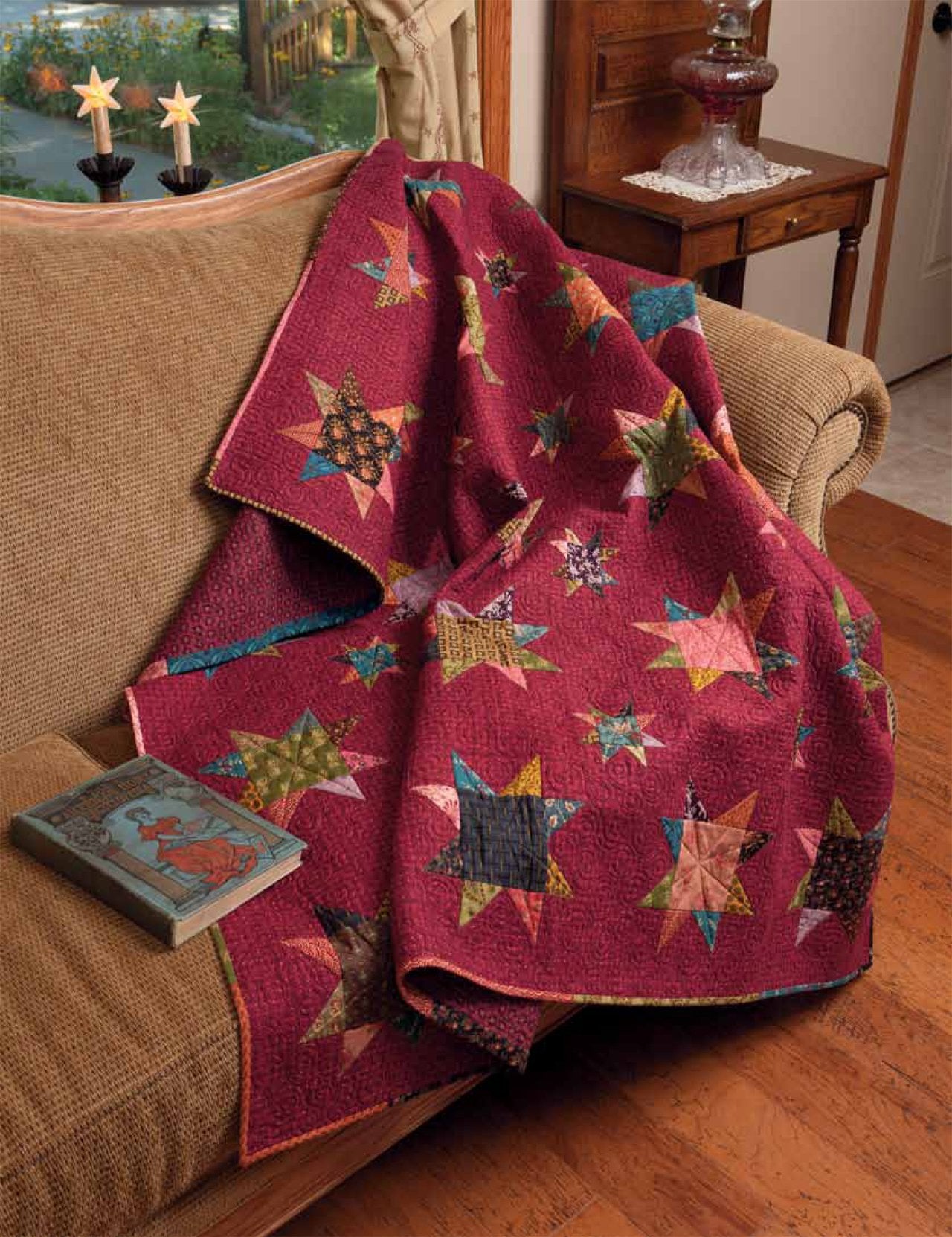 Simple Charm: 12 Scrappy Patchwork and Applique Quilt Patterns