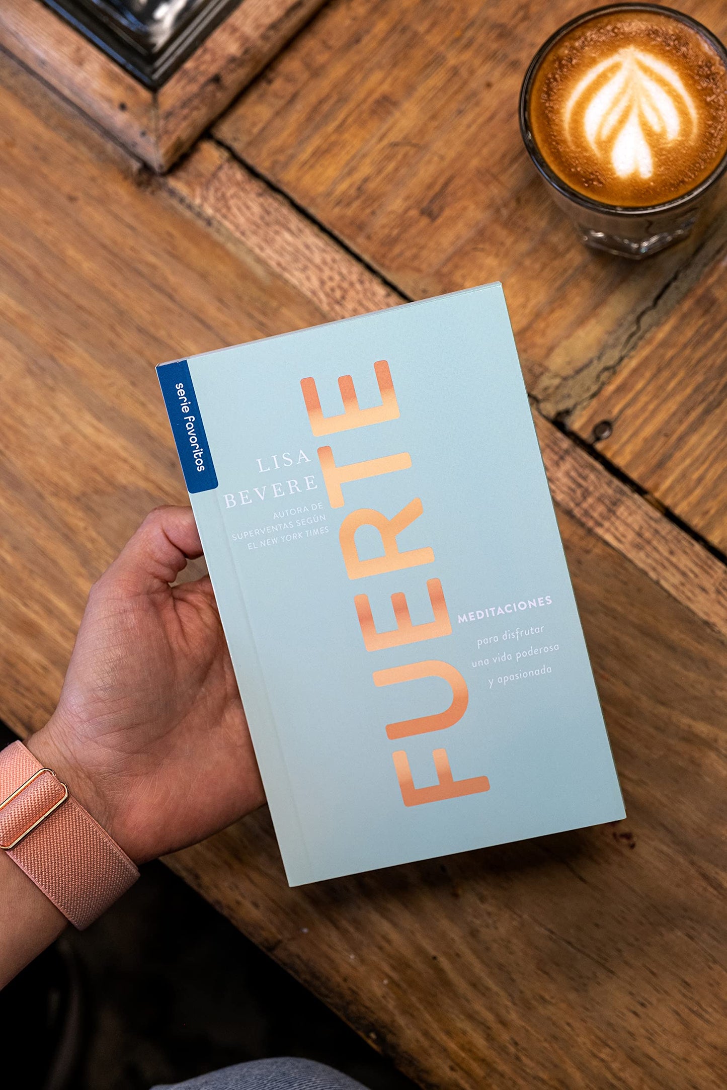 Fuerte - Serie Favoritos: Meditaciones para disfrutar una vida poderosa y apasionada (Spanish Edition)